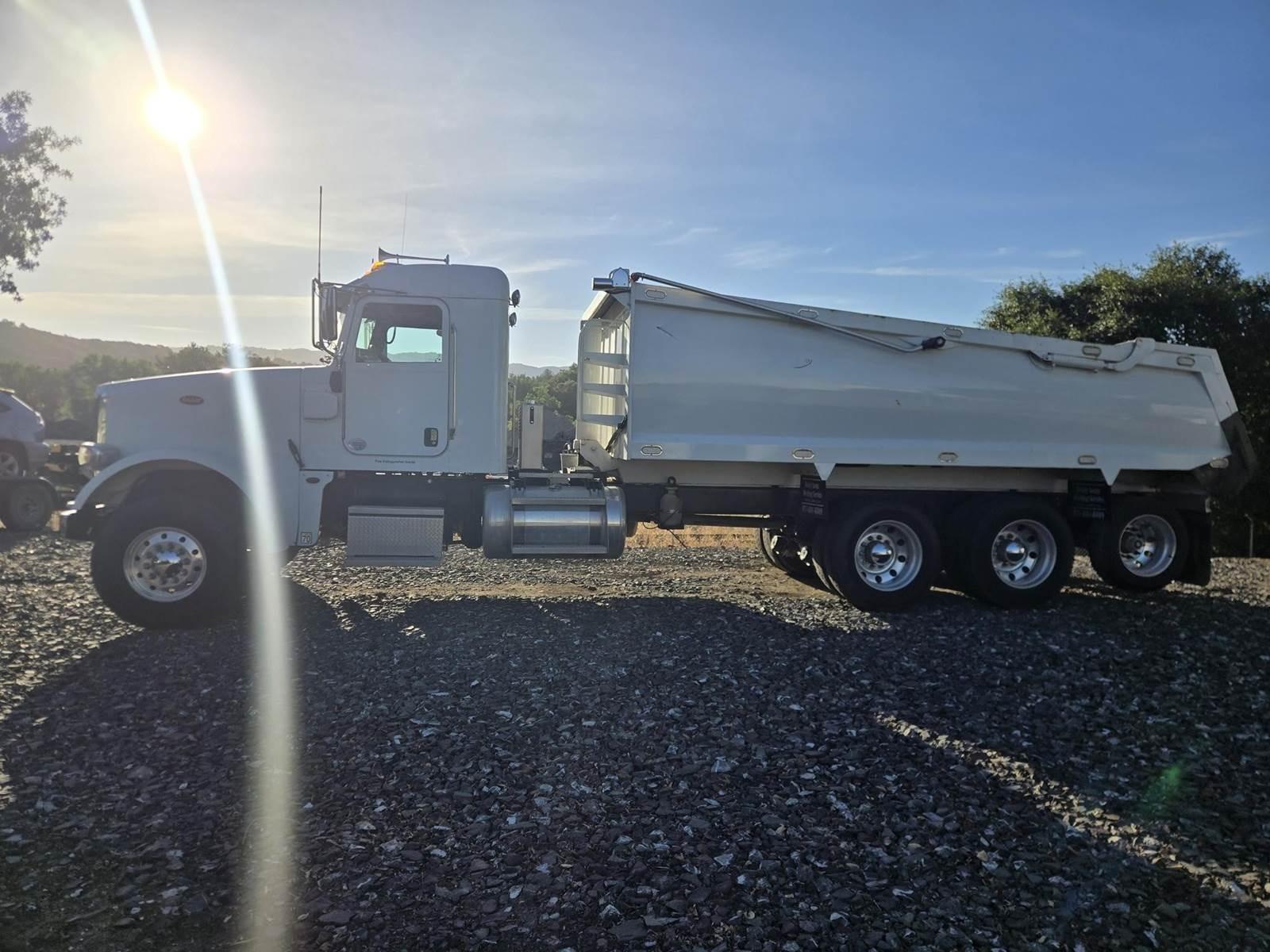 2018 Peterbilt 367 Dump Truck - image 2