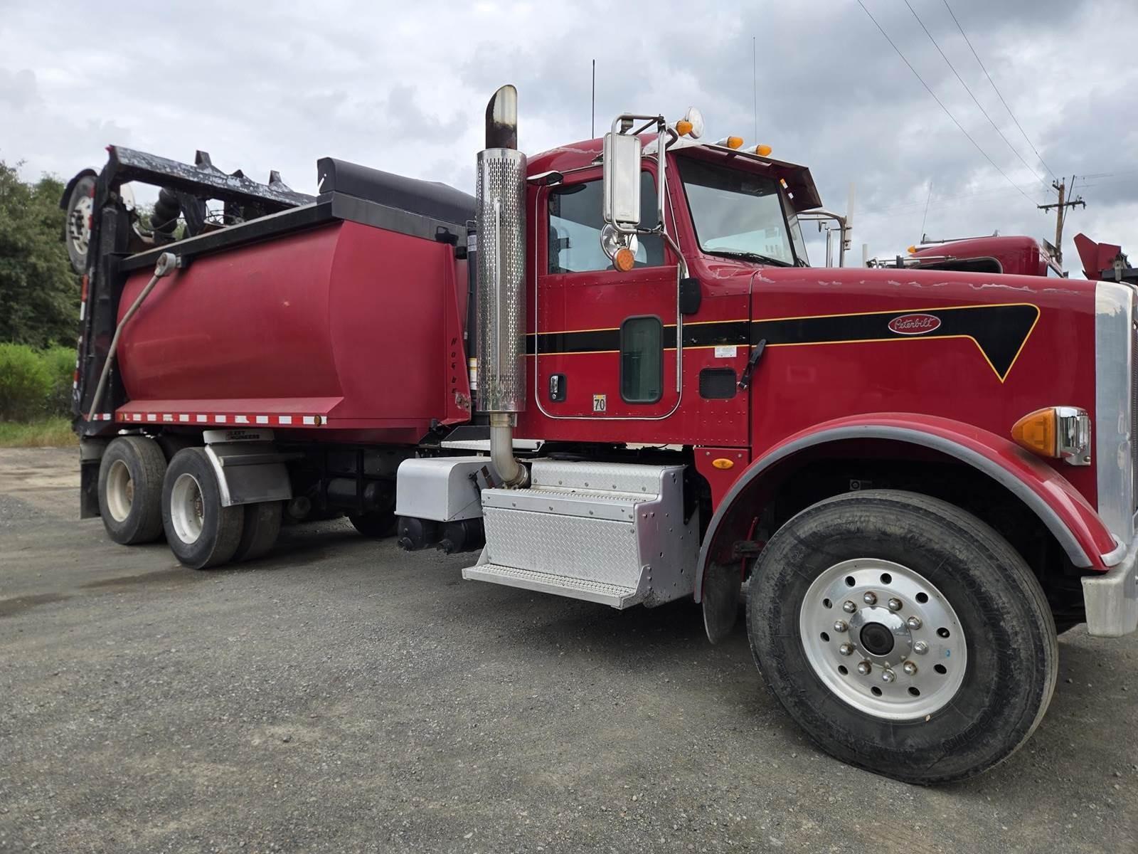 2013 Peterbilt 365 Dump Truck - image 1