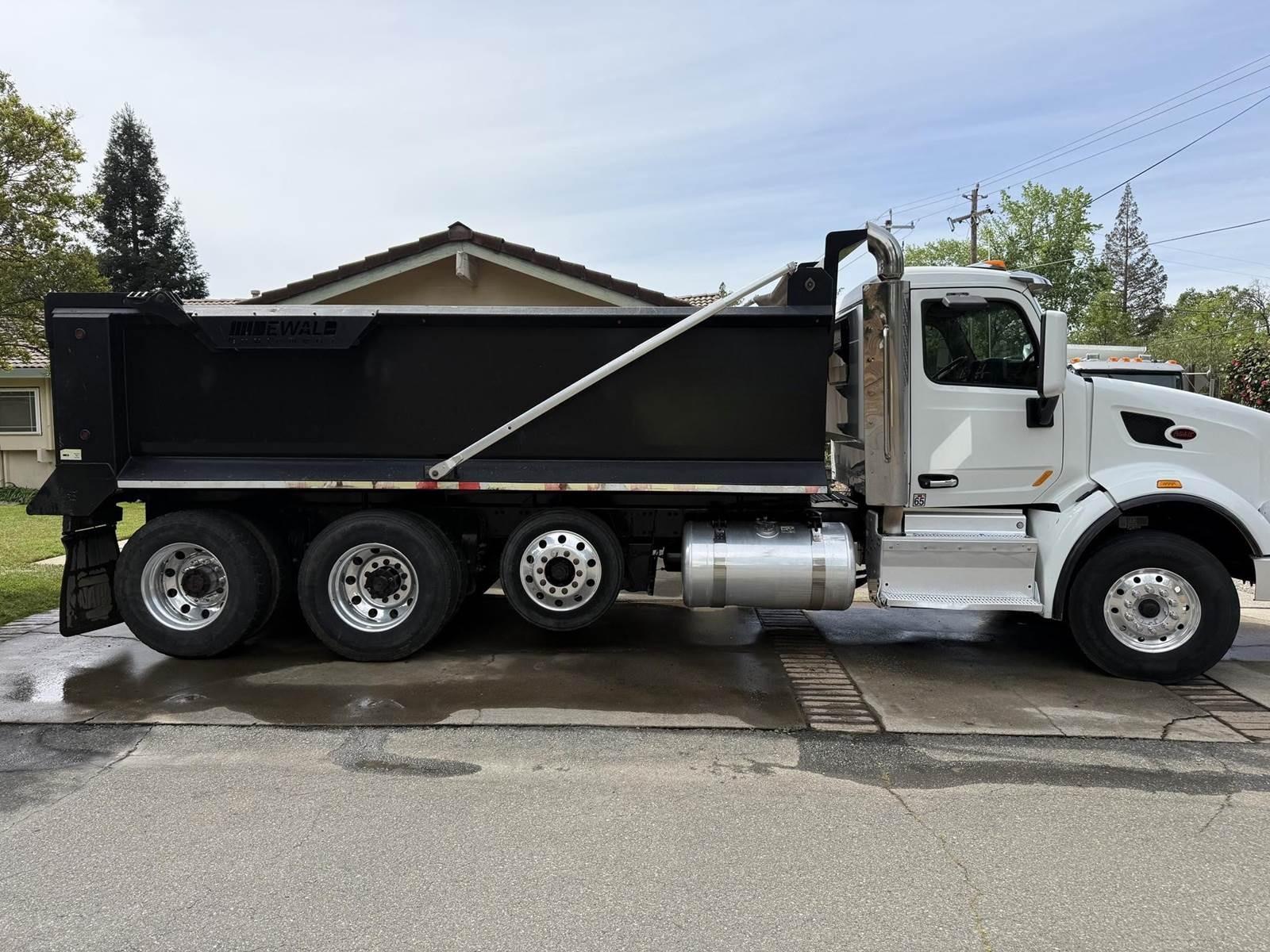 2015 Peterbilt 567 Dump Truck - image 3