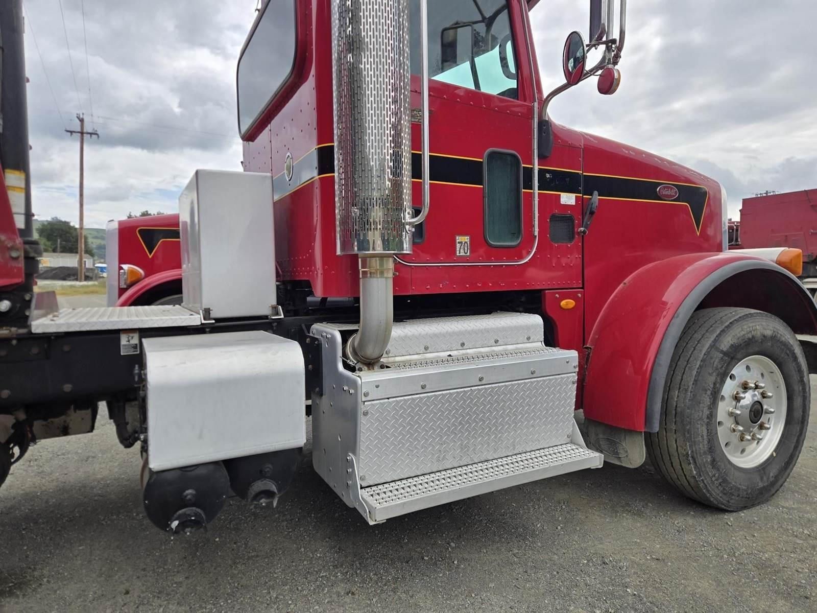 2013 Peterbilt 365 Dump Truck - image 3
