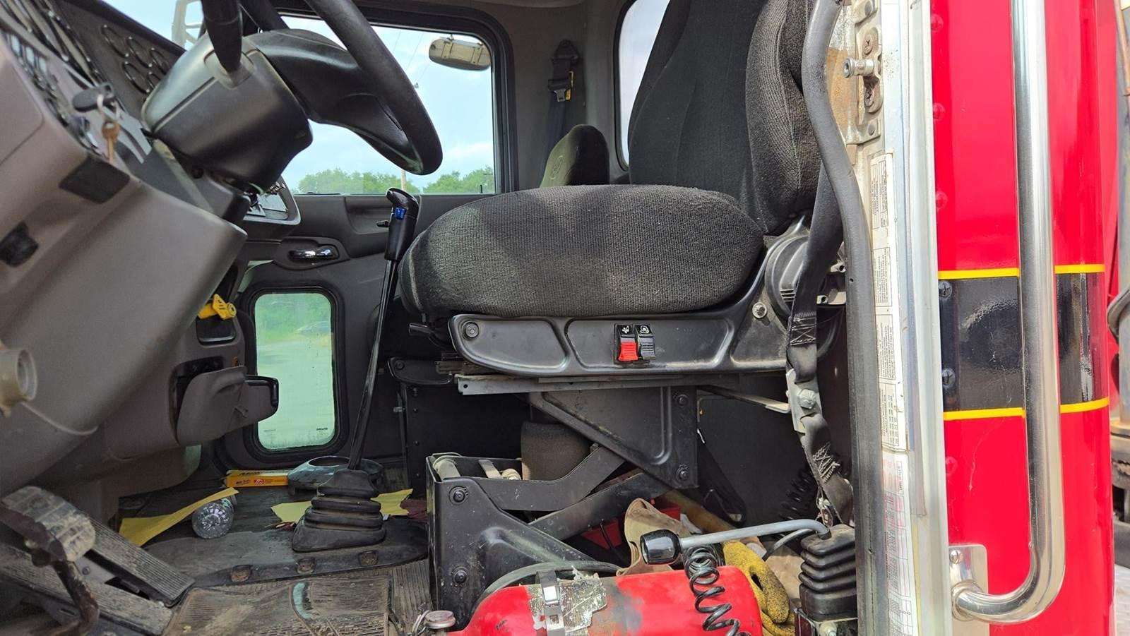 2014 Peterbilt 365 Dump Truck - image 73