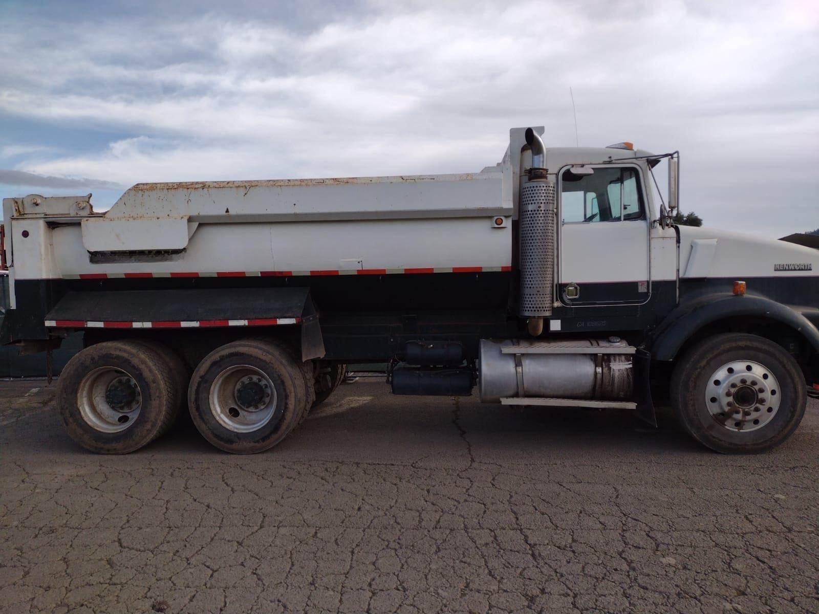 1995 Kenworth T800 Dump Truck - image 2