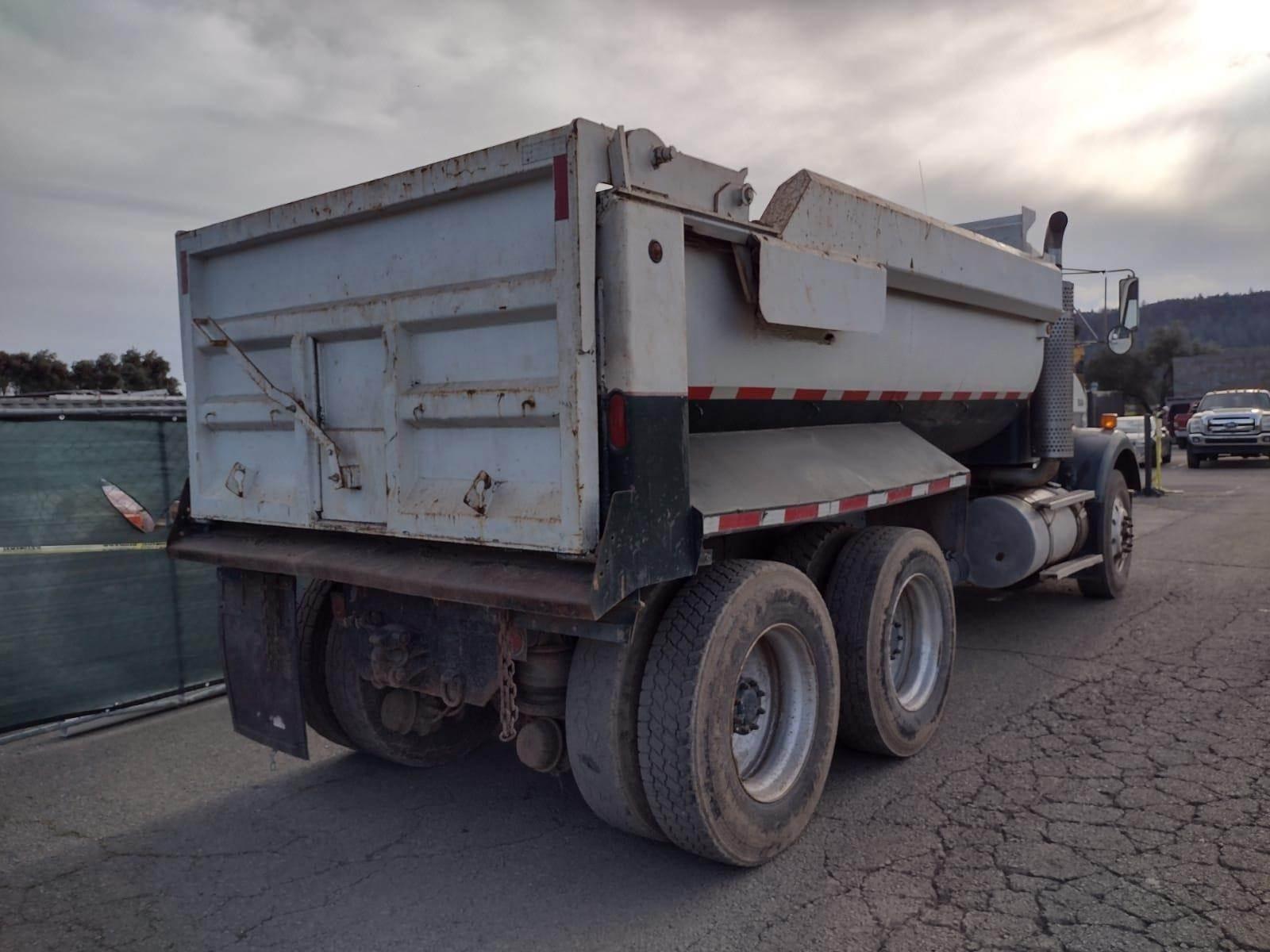 1995 Kenworth T800 Dump Truck - image 7