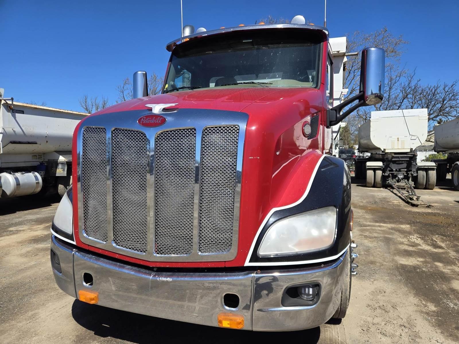 2015 Peterbilt 579 Dump Truck - image 4