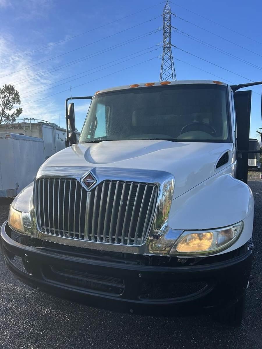 2010 International DuraStar 4300 Dump Truck - image 13
