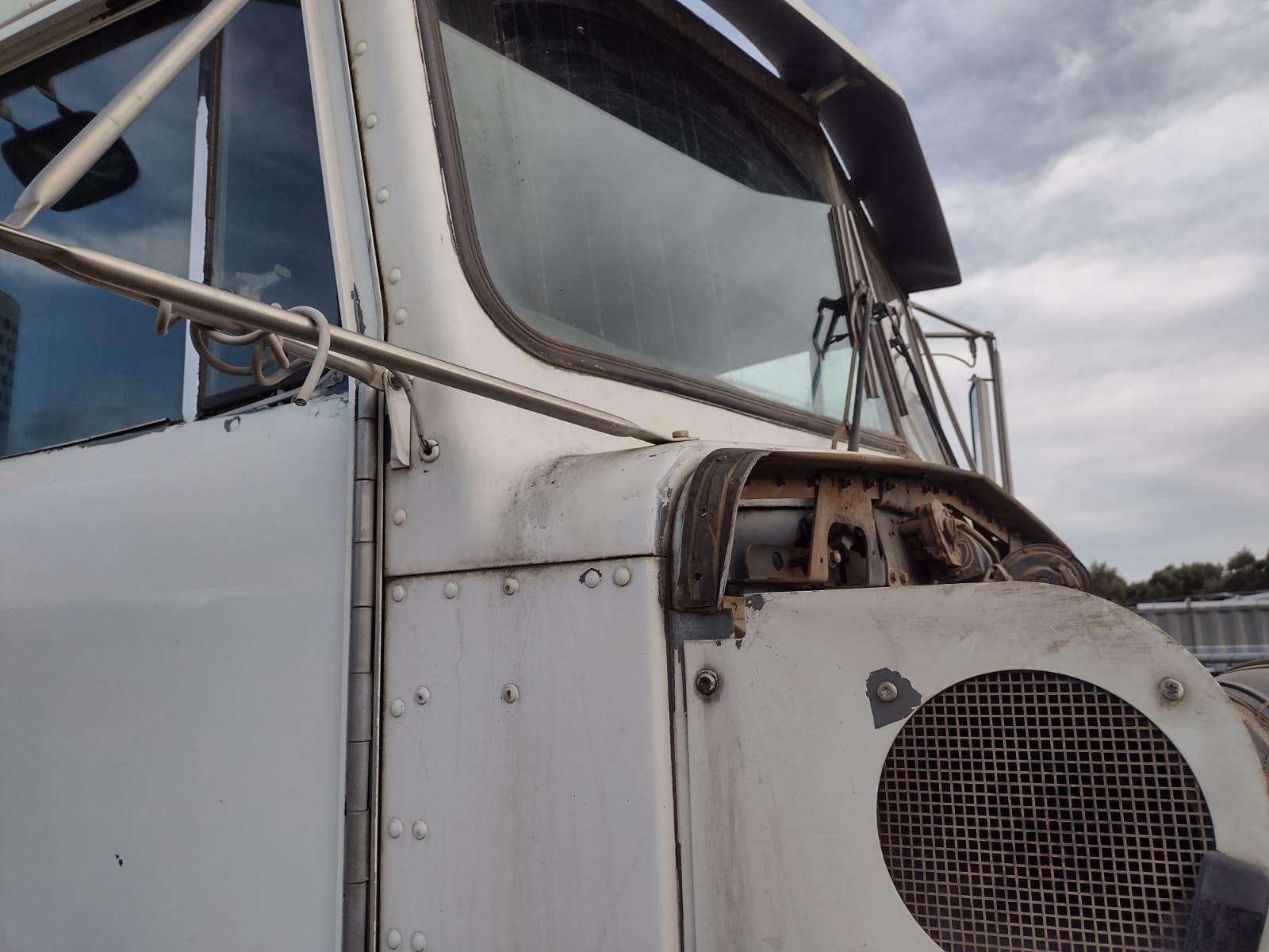 1995 Kenworth T800 Dump Truck - image 13
