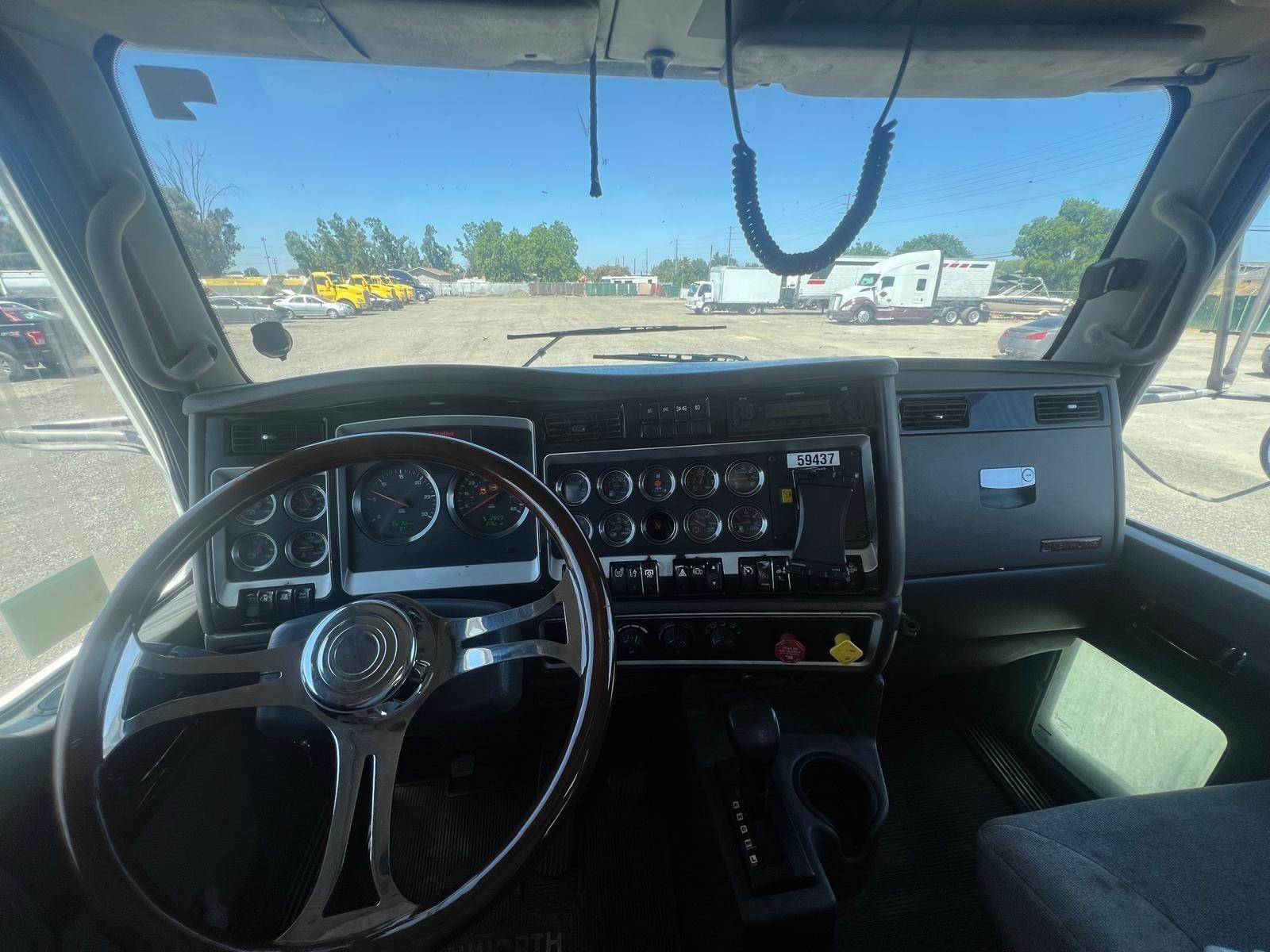 2012 Kenworth T800 Dump Truck - image 3