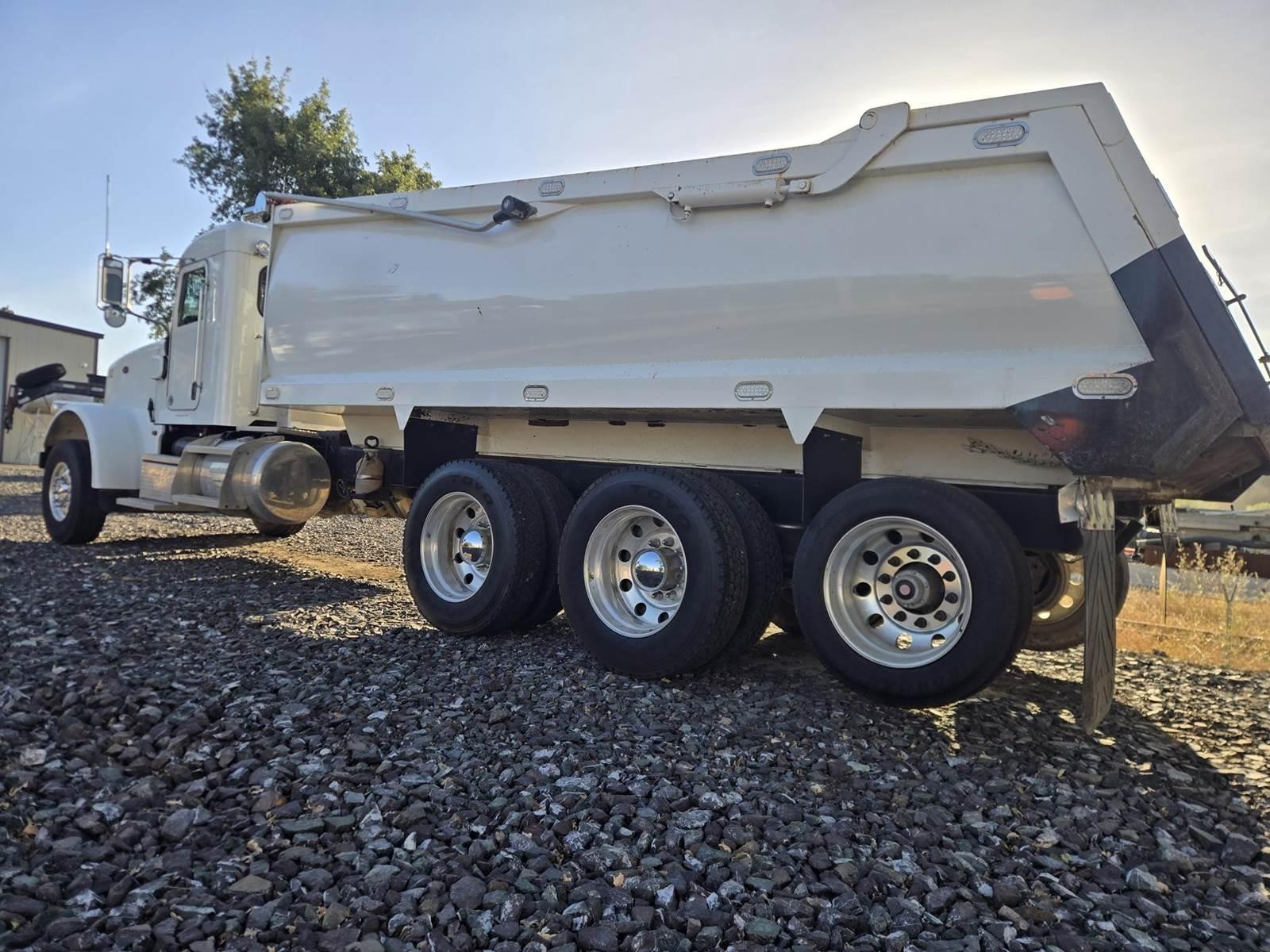 2018 Peterbilt 367 Dump Truck - image 3