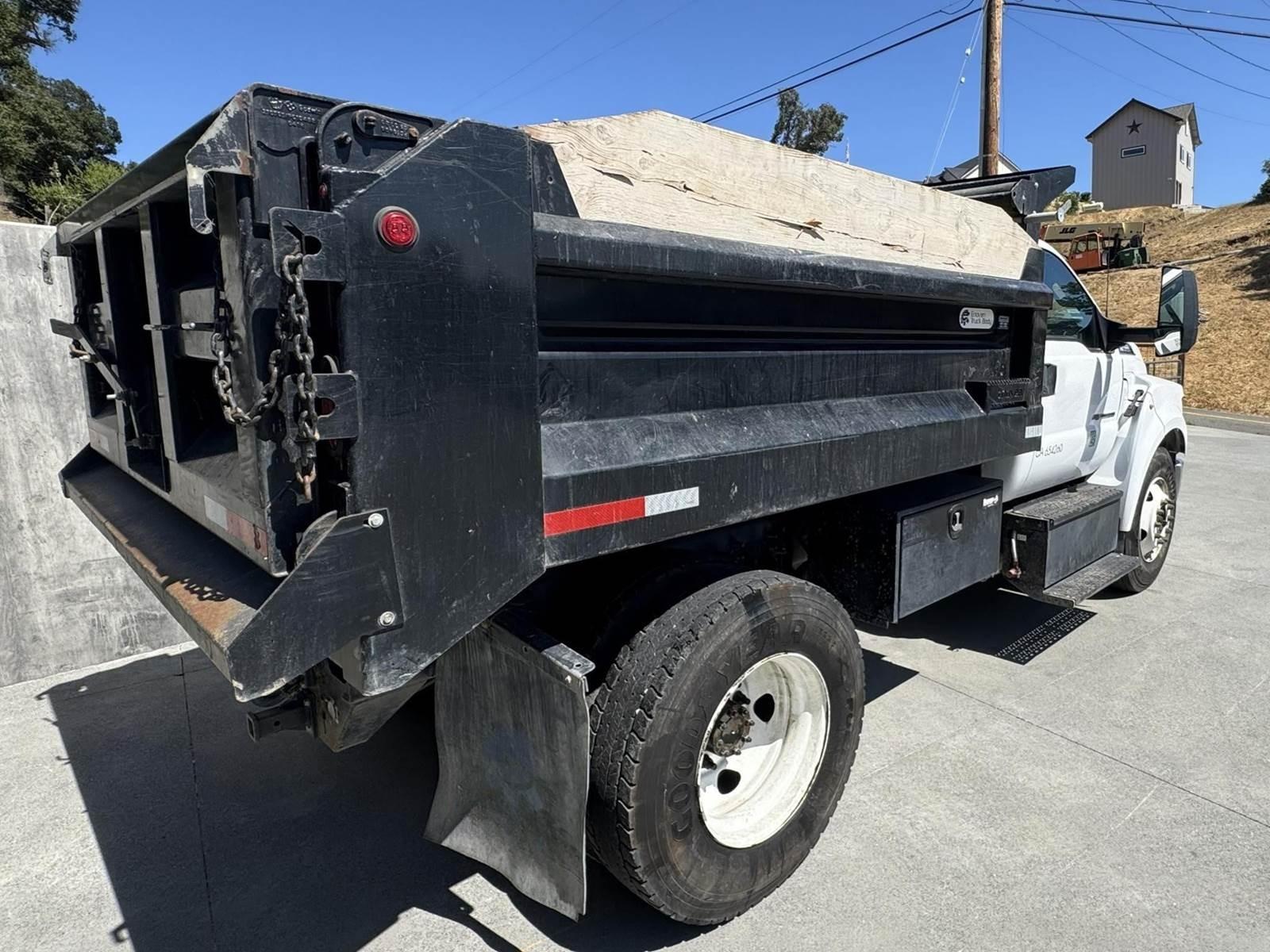2023 Ford F-650 XL Dump Truck - image 4