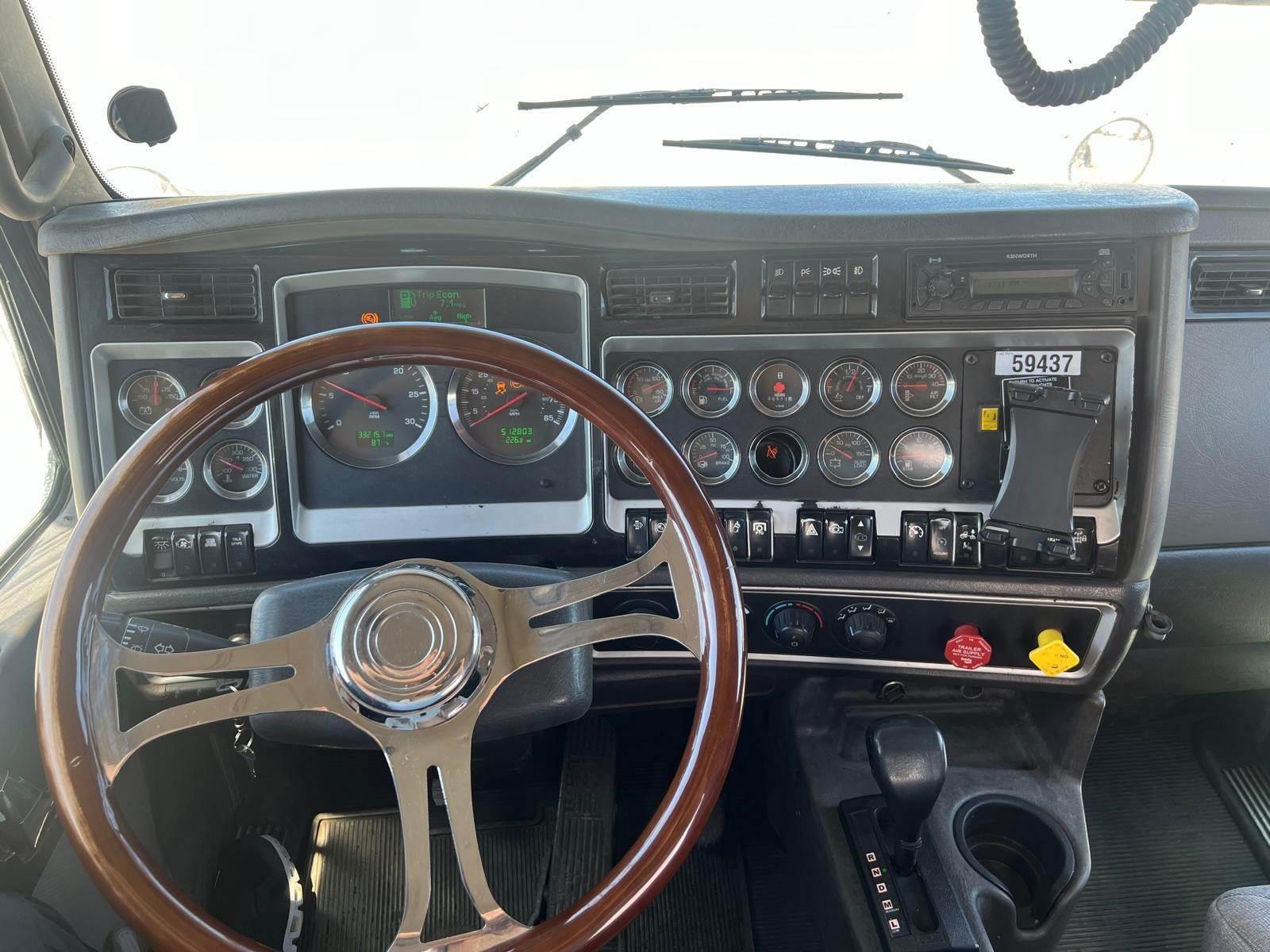 2012 Kenworth T800 Dump Truck - image 9