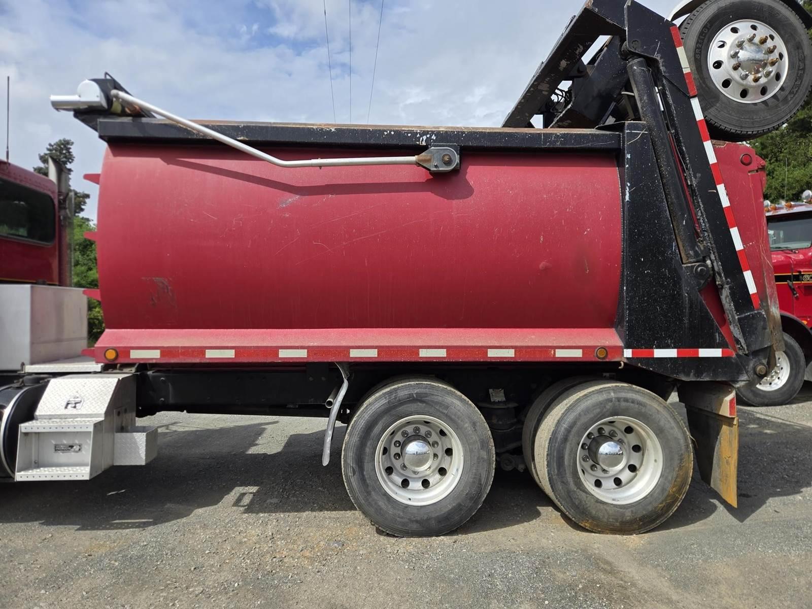 2014 Peterbilt 365 Dump Truck - image 33
