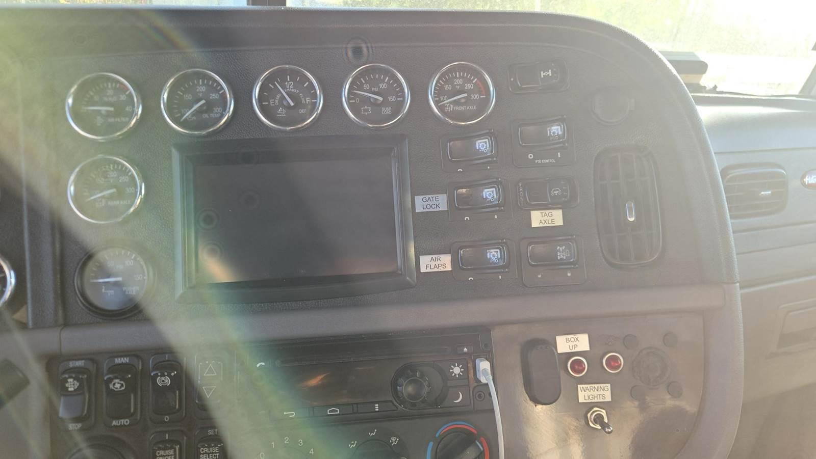 2018 Peterbilt 367 Dump Truck - image 76
