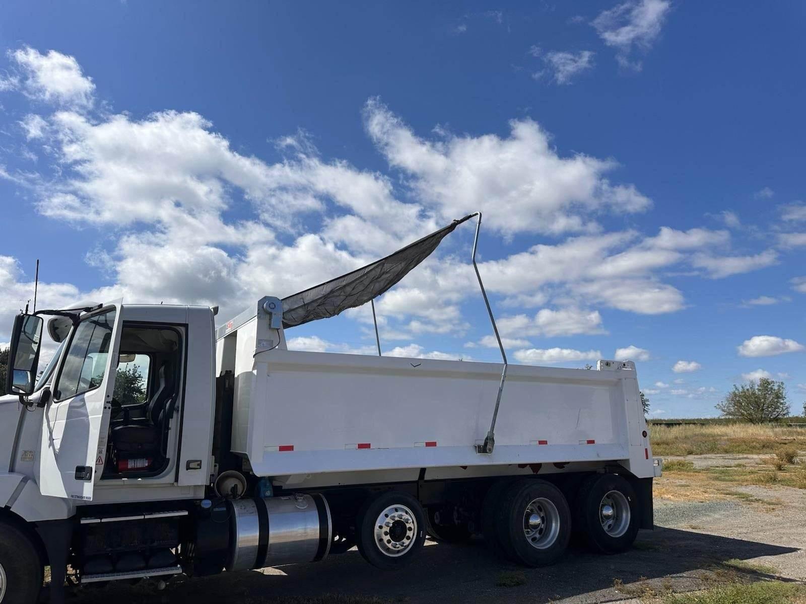 2014 Volvo VNL42300 Dump Truck - image 8