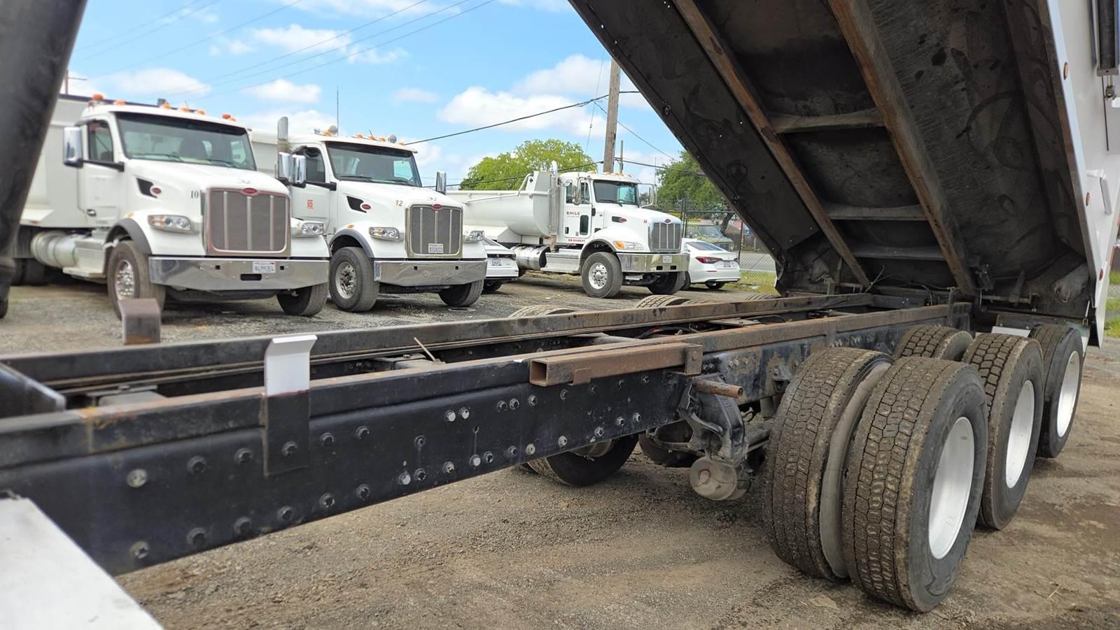 2013 Peterbilt 386 Dump Truck - image 15