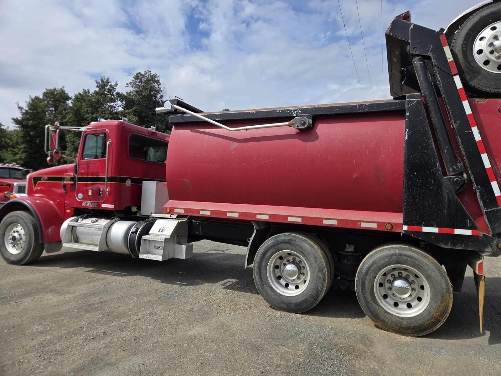 2014 Peterbilt 365 Dump Truck - image 31