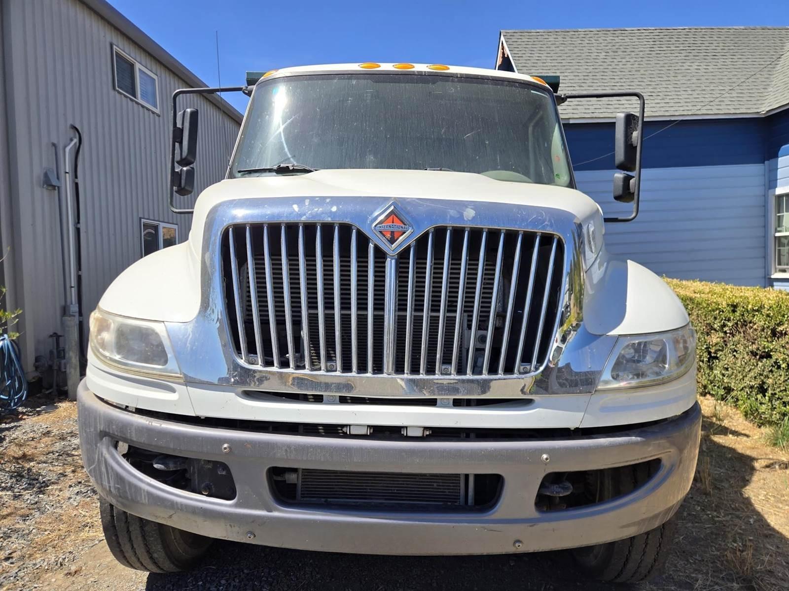 2020 International DuraStar 4300 Dump Truck - image 3