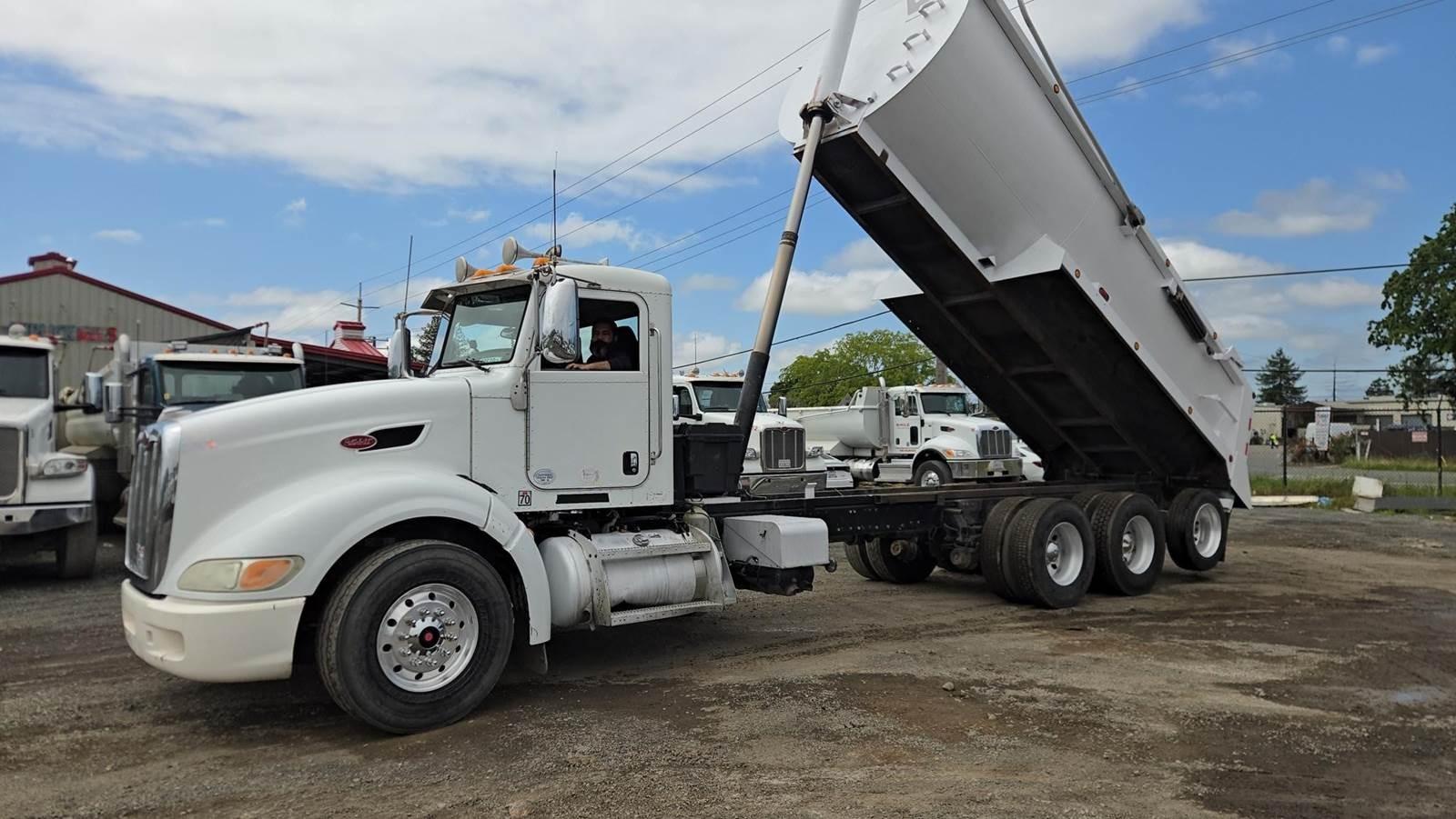 2013 Peterbilt 386 Dump Truck - image 2