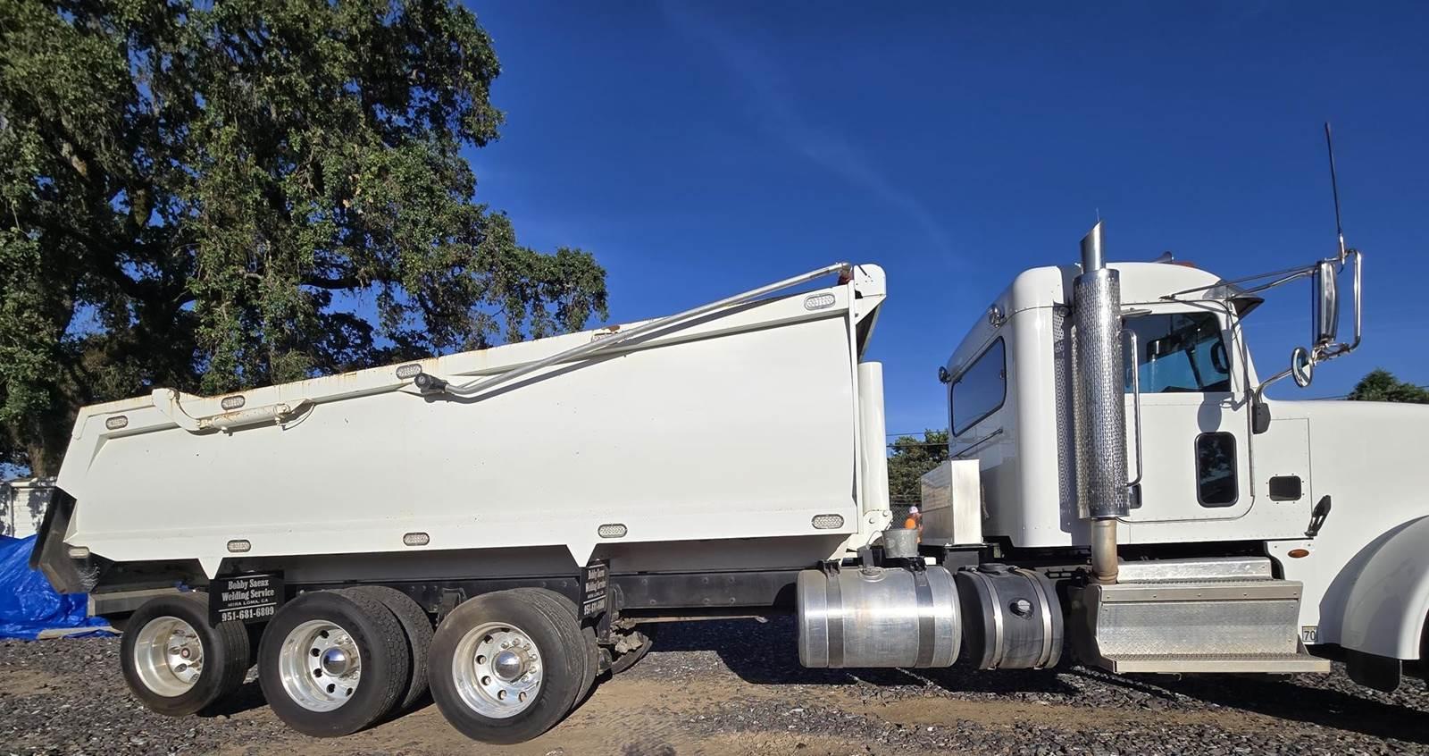 2018 Peterbilt 367 Dump Truck - image 7