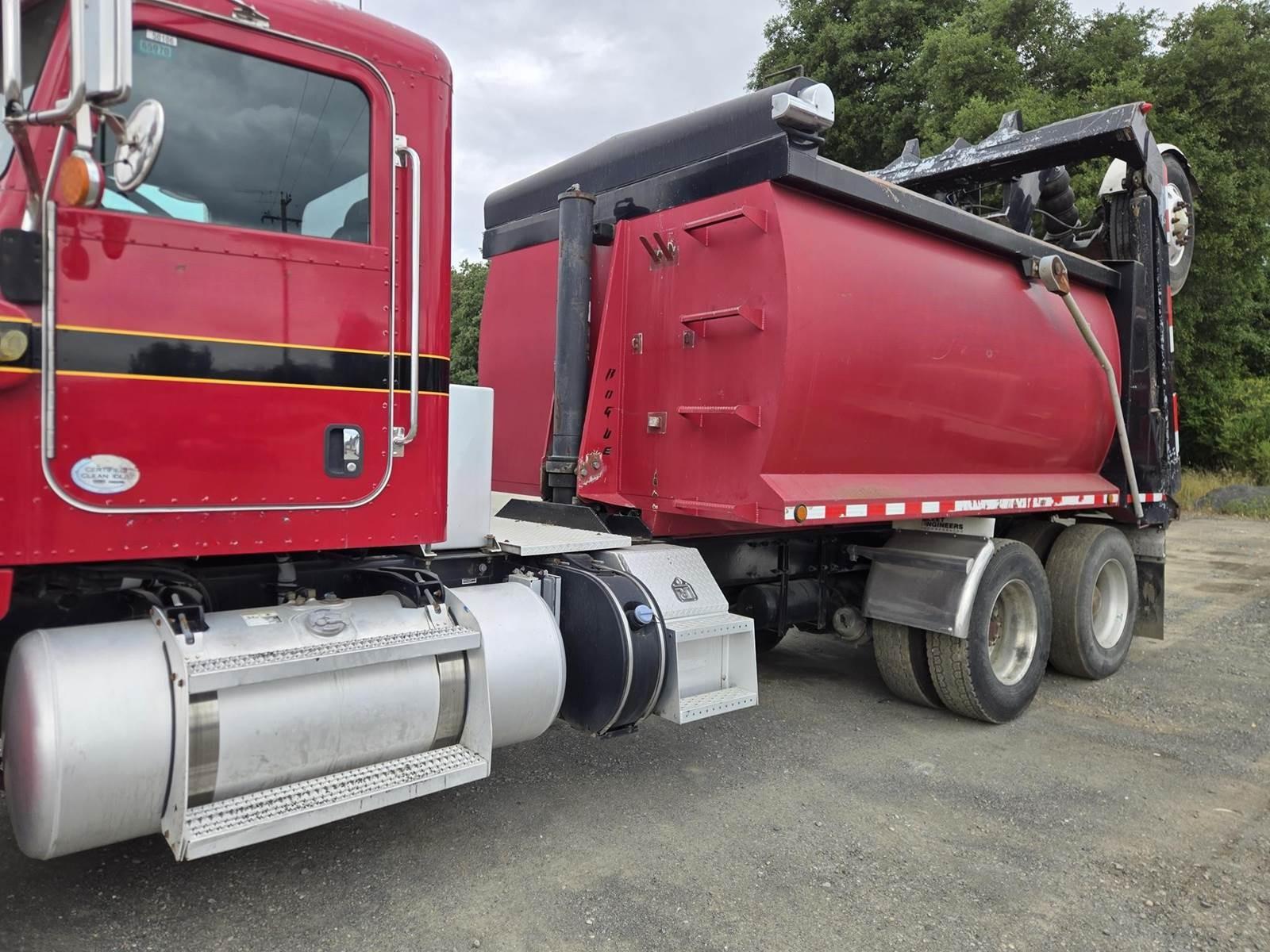 2013 Peterbilt 365 Dump Truck - image 33