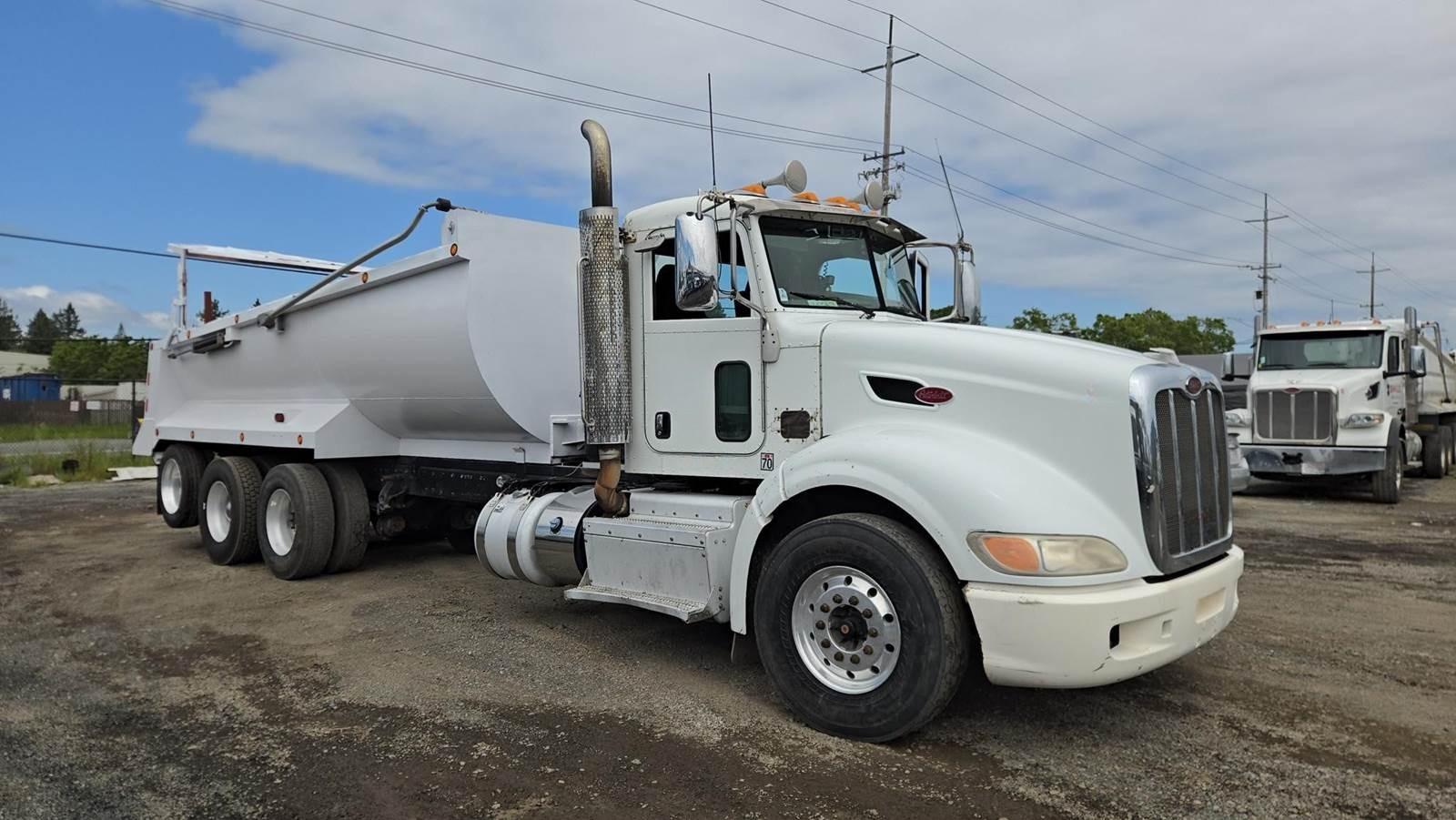 2013 Peterbilt 386 Dump Truck - image 3