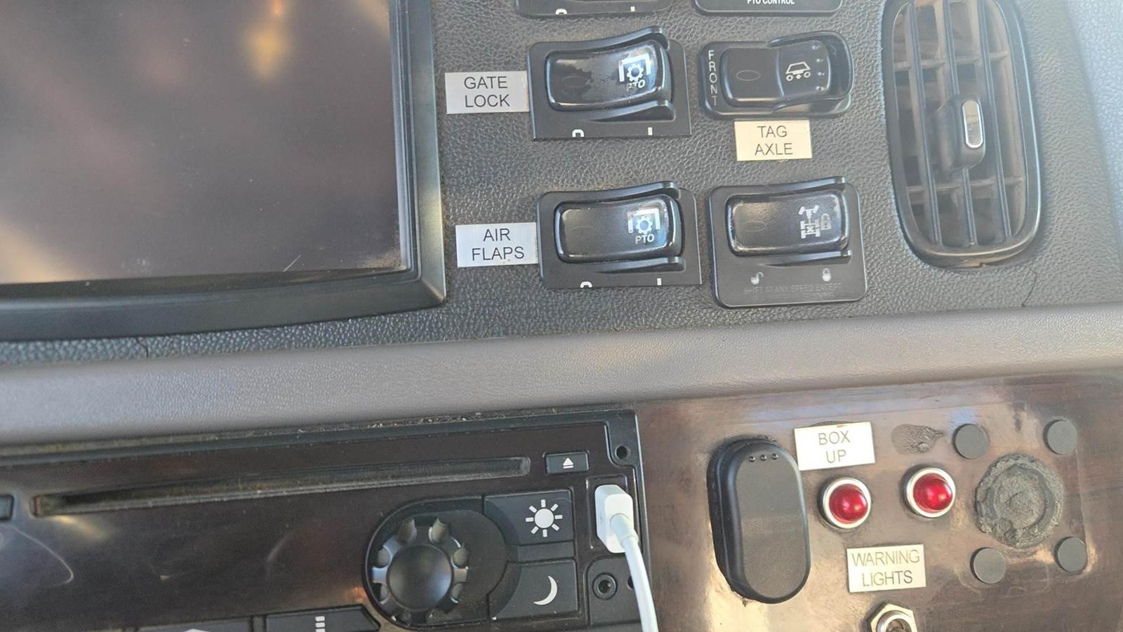 2018 Peterbilt 367 Dump Truck - image 78