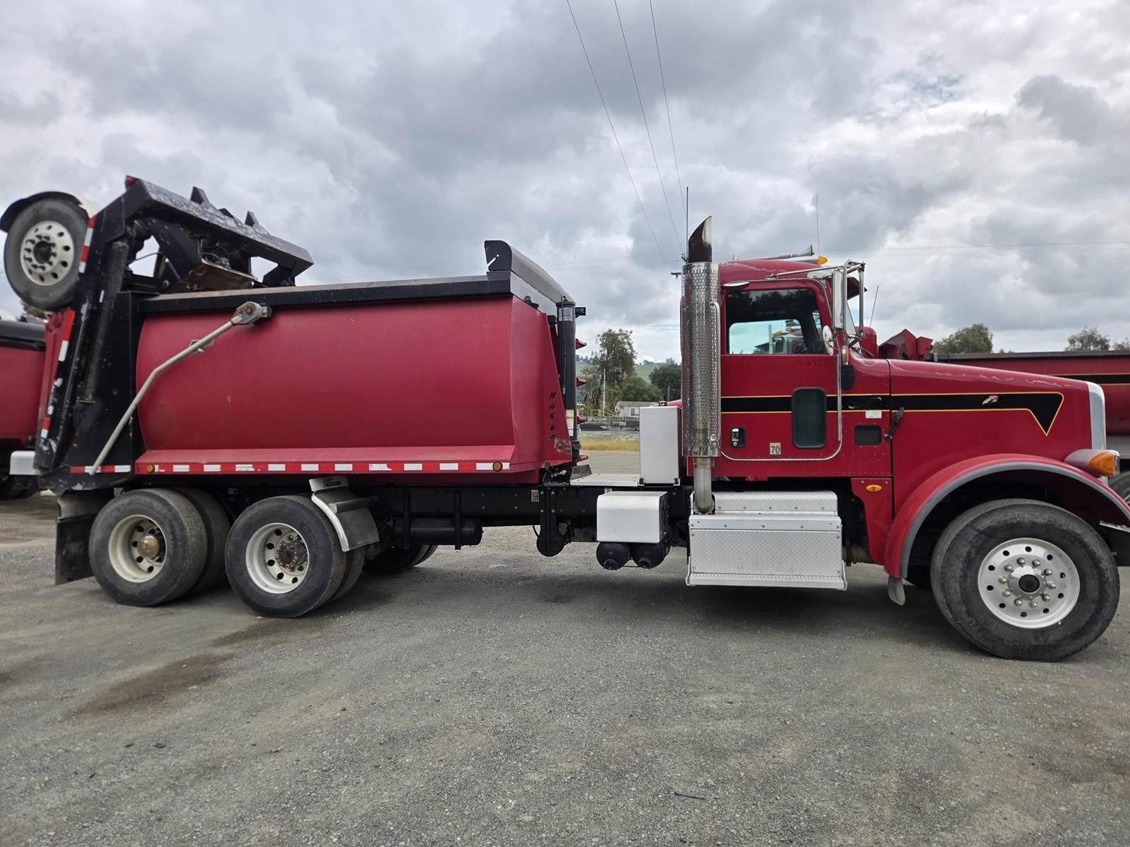 2013 Peterbilt 365 Dump Truck - image 2