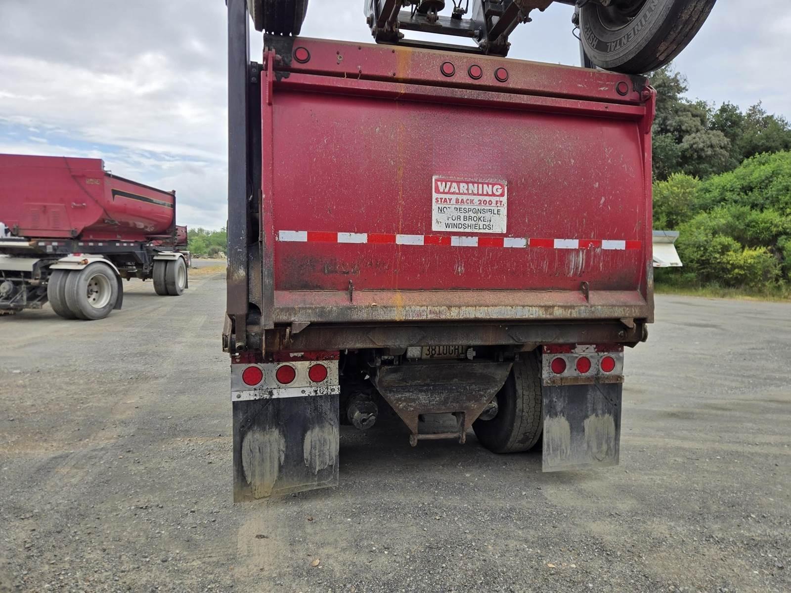 2013 Peterbilt 365 Dump Truck - image 15