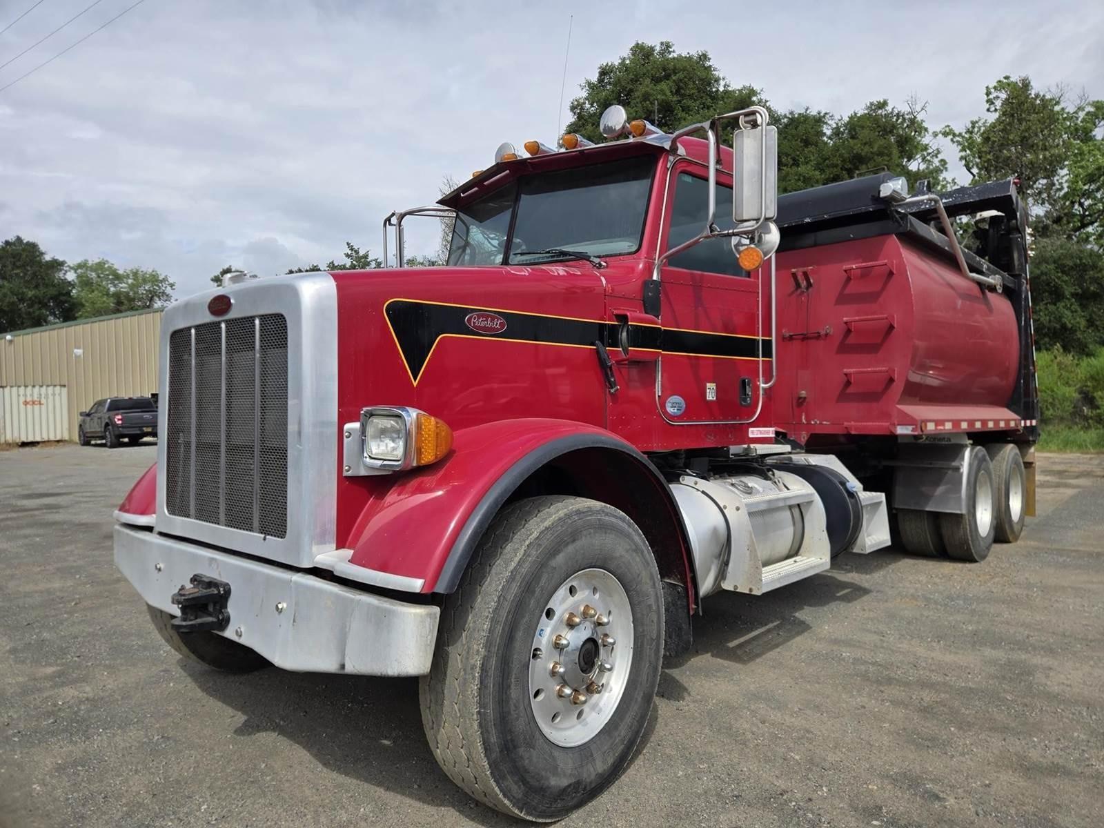 2014 Peterbilt 365 Dump Truck - image 2