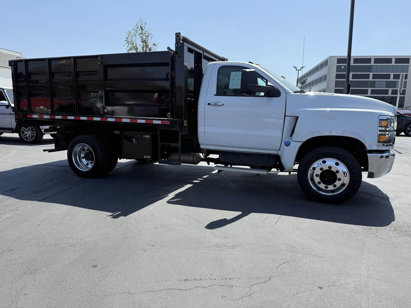 2022 Chevrolet W5500 Dump Truck - image 1