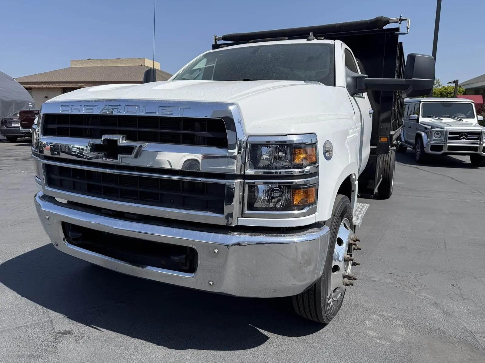 2022 Chevrolet W5500 Dump Truck - image 8