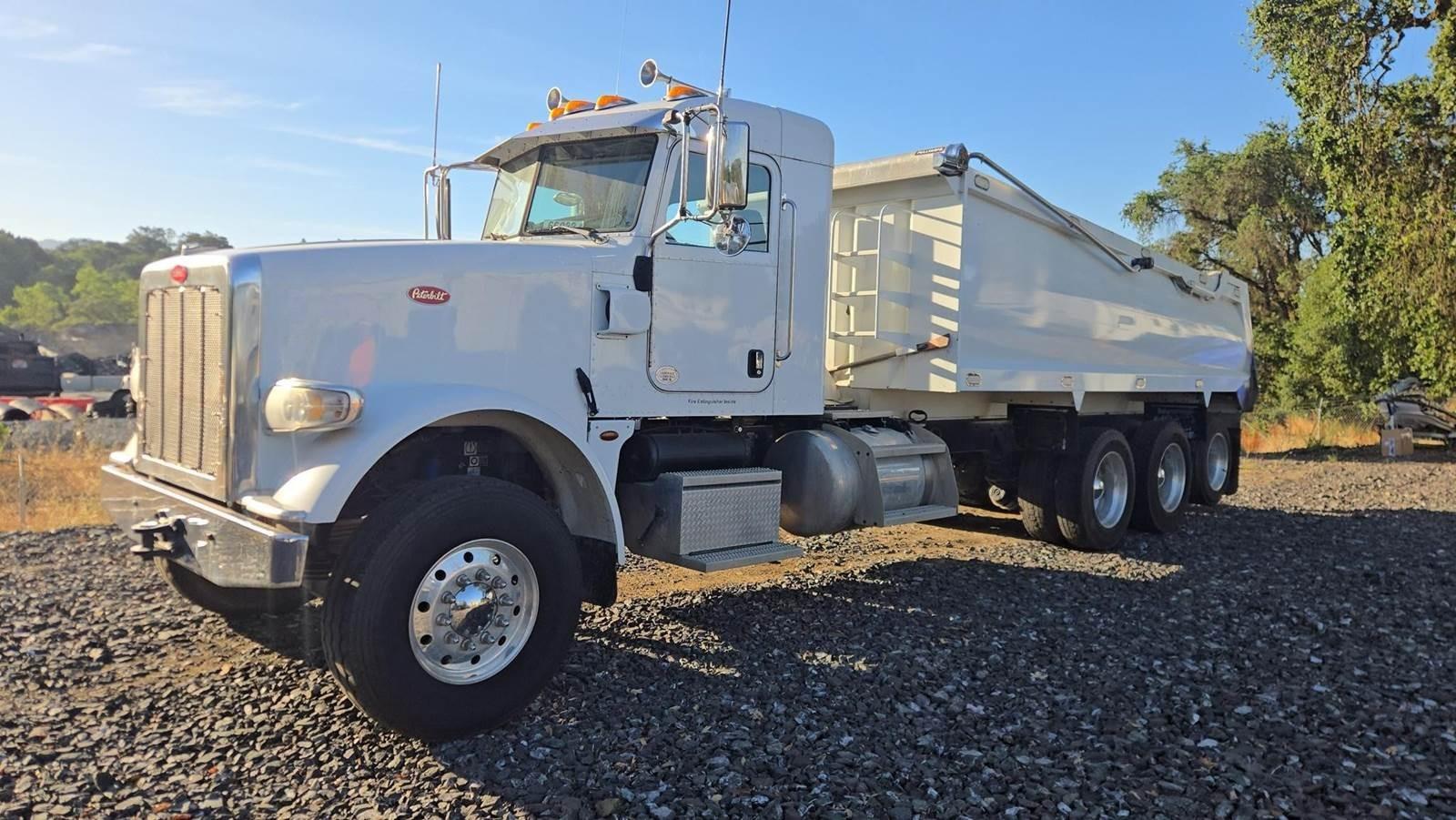 2018 Peterbilt 367 Dump Truck - image 1