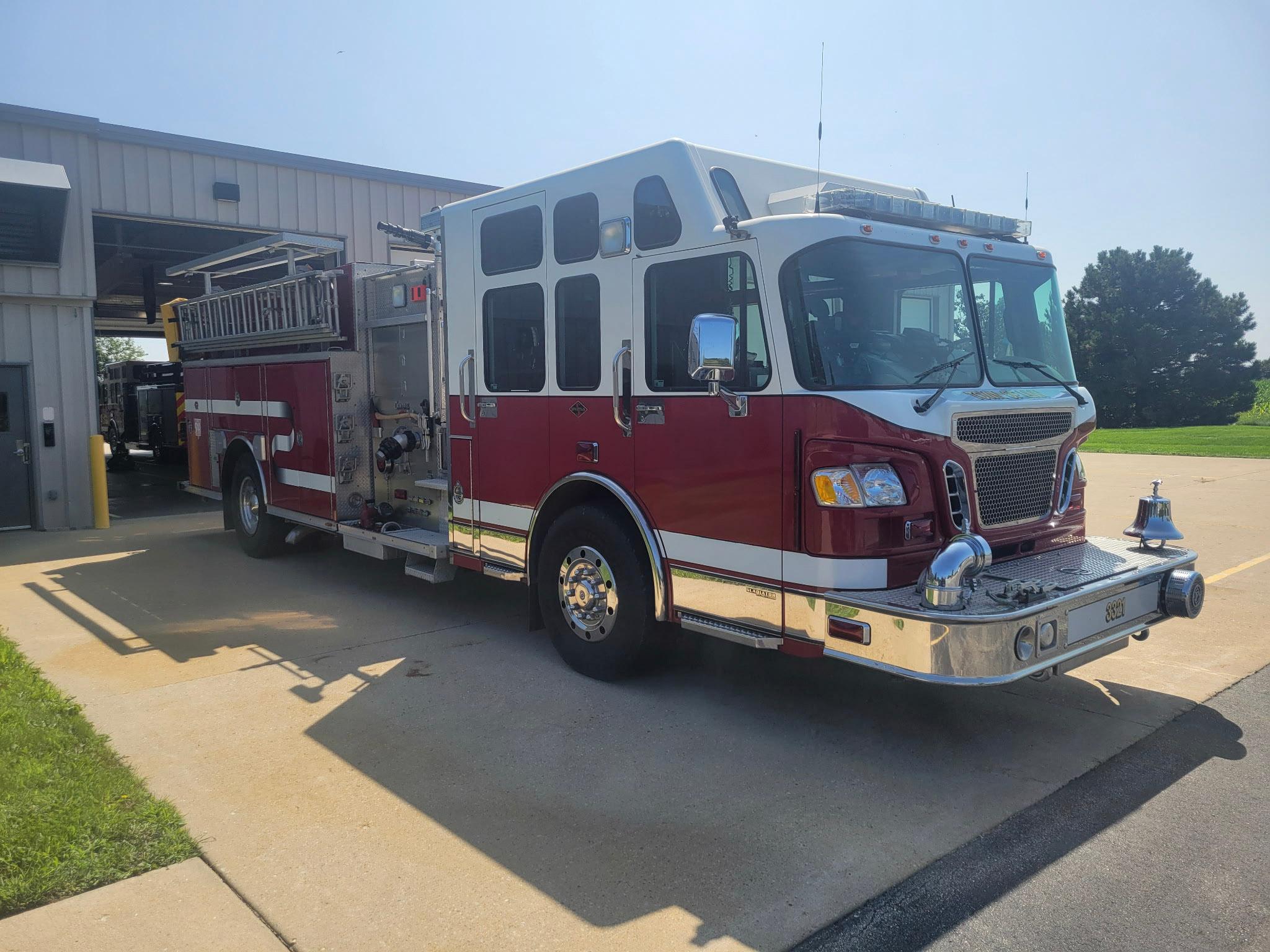 2006 Rosenbauer Spartan Pumper Tanker - image 2