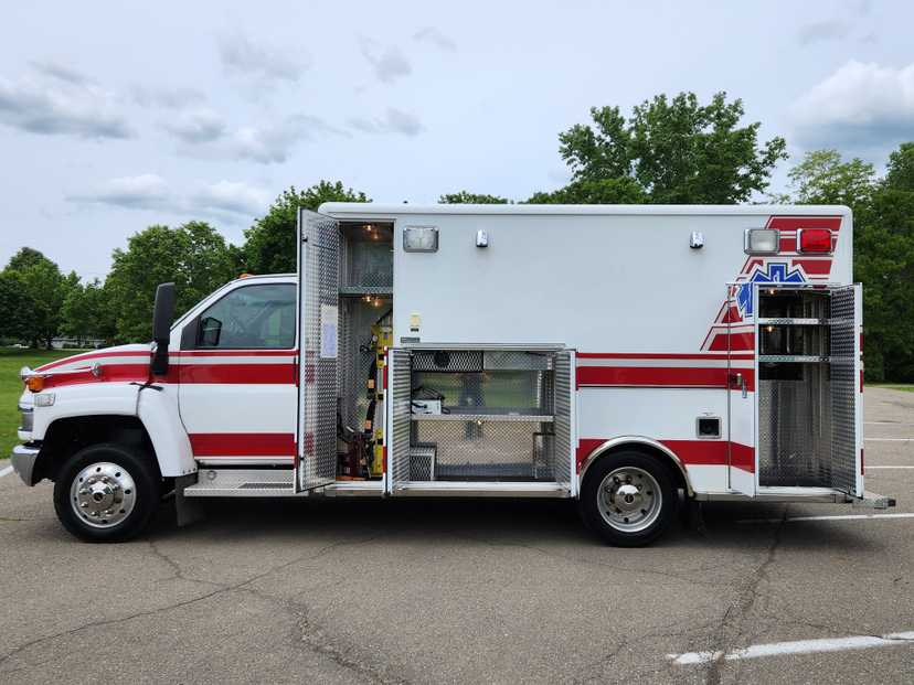 2006 Horton Chevrolet Type I Ambulance — photo 3