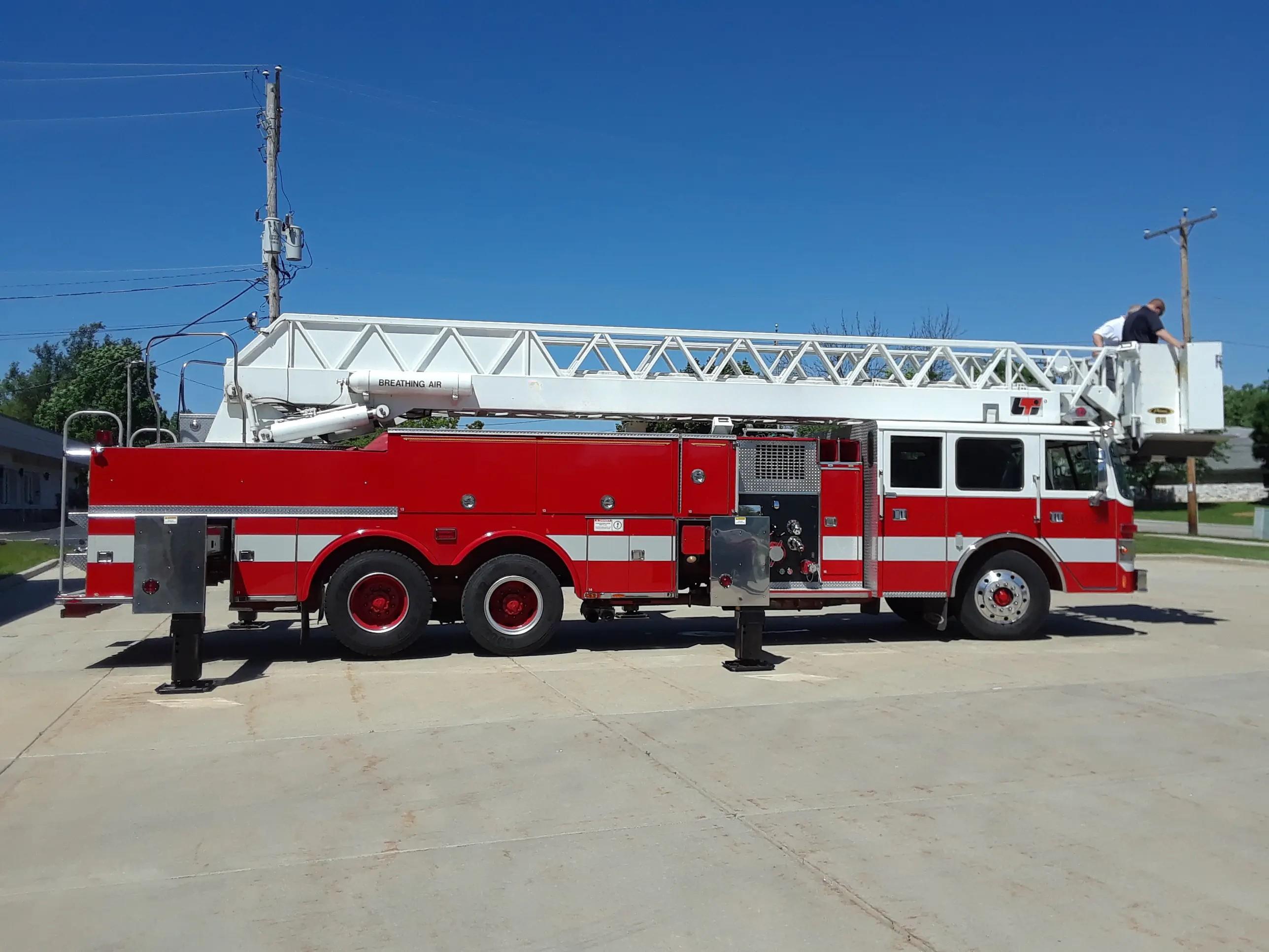 2003 Pierce Arrow 85' Aerial - image 2