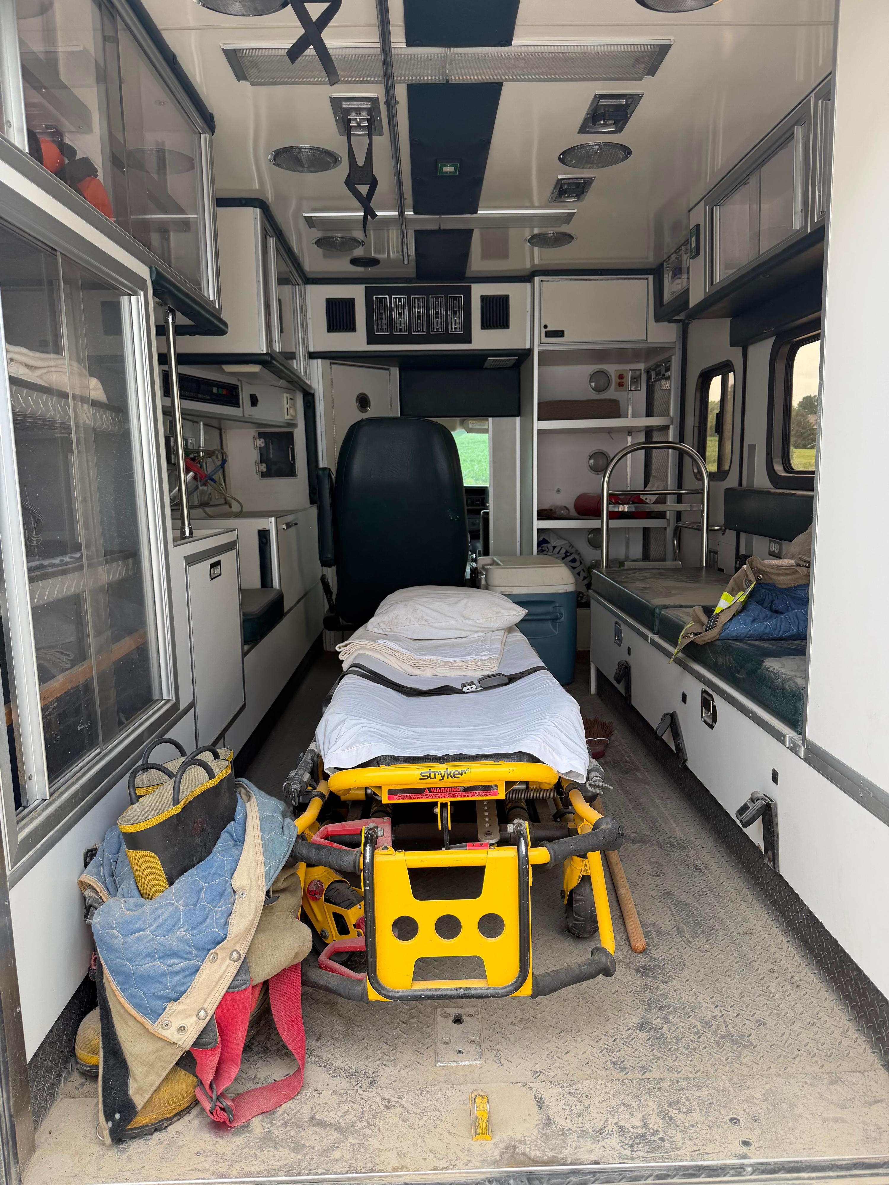2010 Chevrolet 4500 Type III Ambulance - image 6