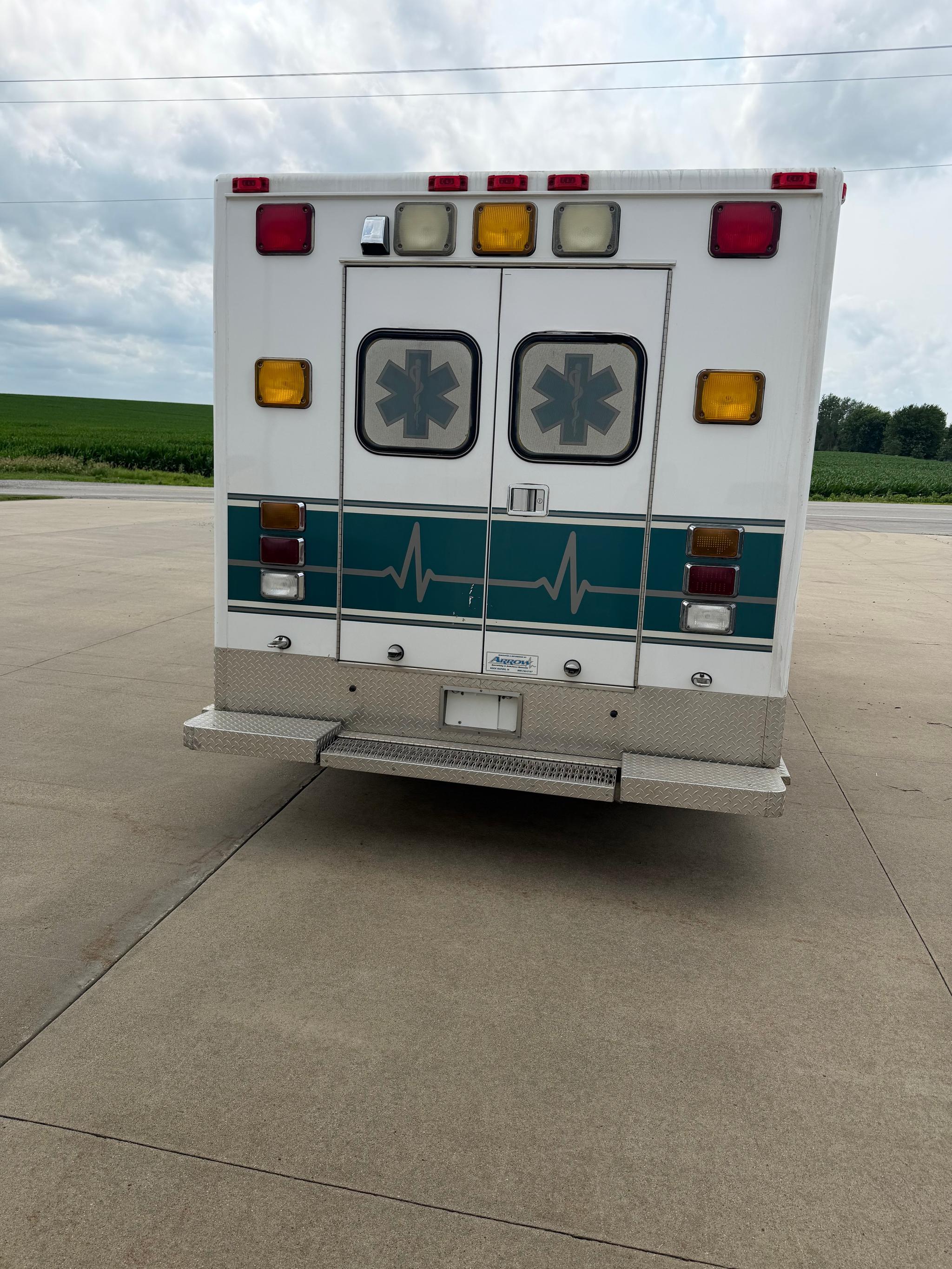 2010 Chevrolet 4500 Type III Ambulance - image 4