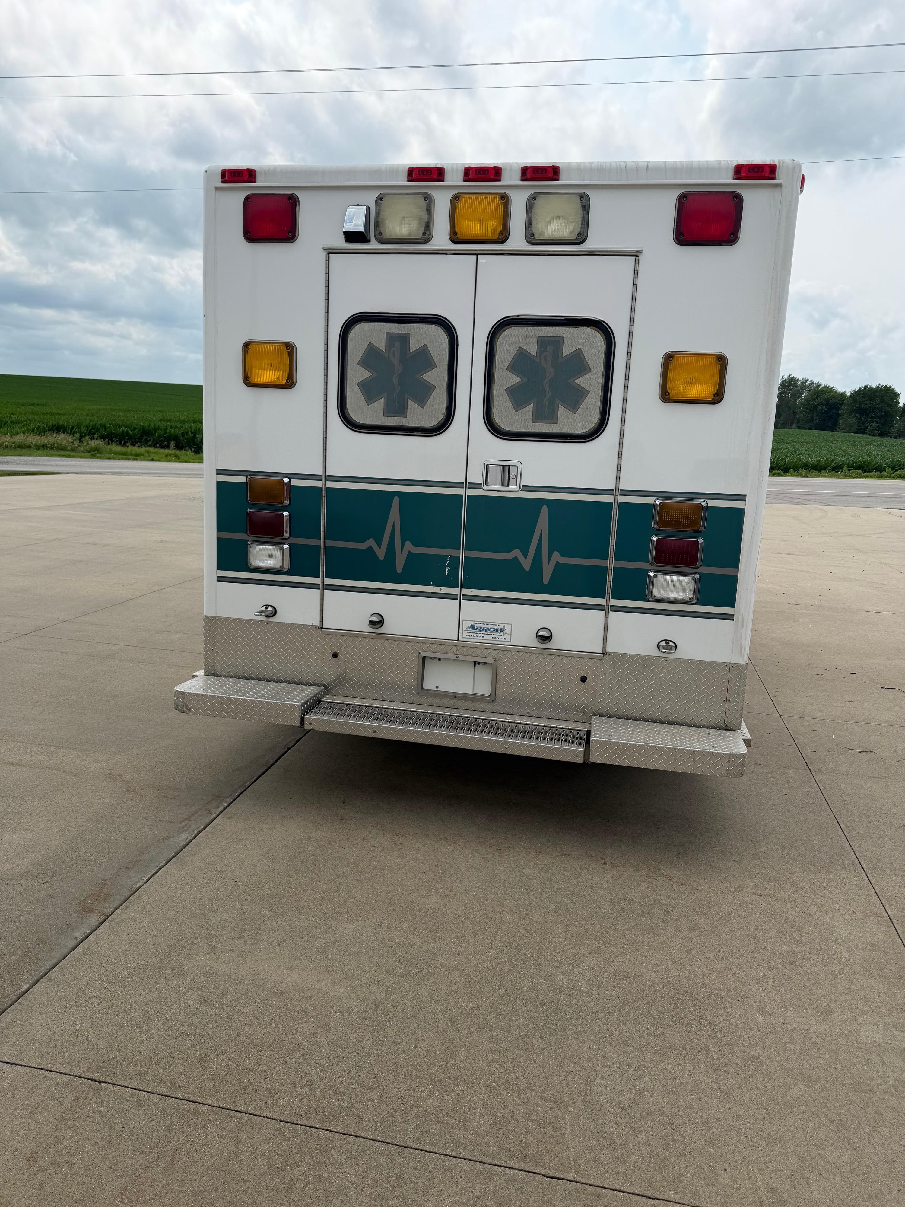 2010 Chevrolet 4500 Type III Ambulance - image 4