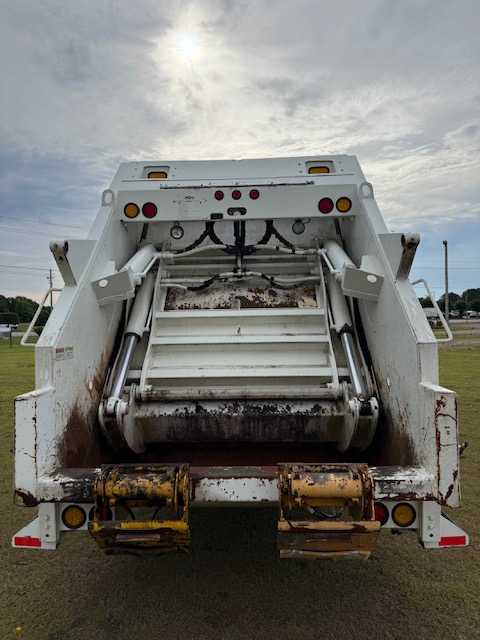 2017 Ford Pac-Mac Rear Loader — photo 6