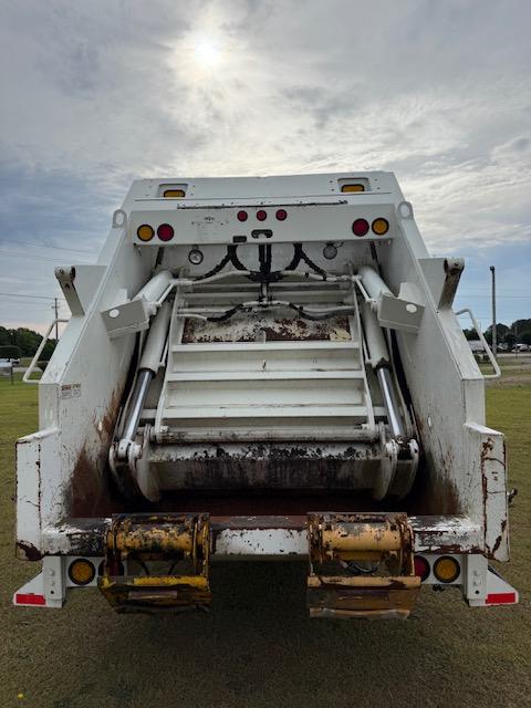 2017 Ford Pac-Mac Rear Loader - image 6