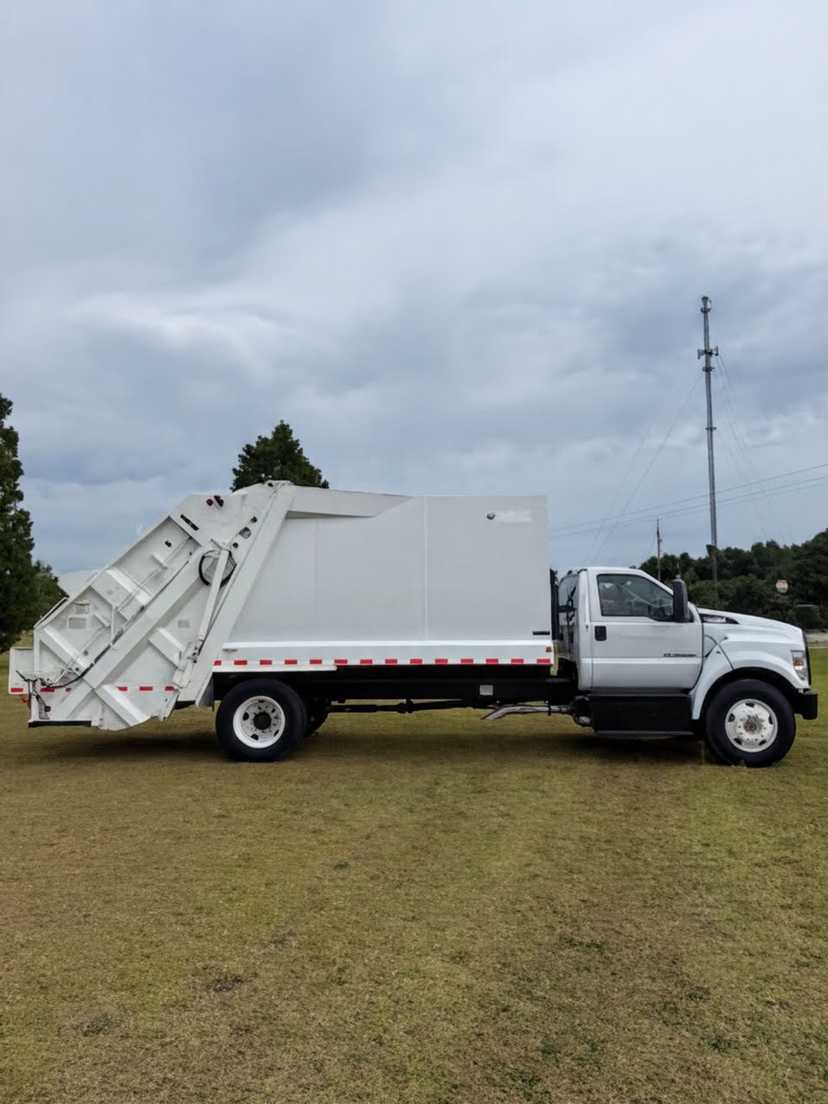 2017 Ford Pac-Mac Rear Loader — photo 2
