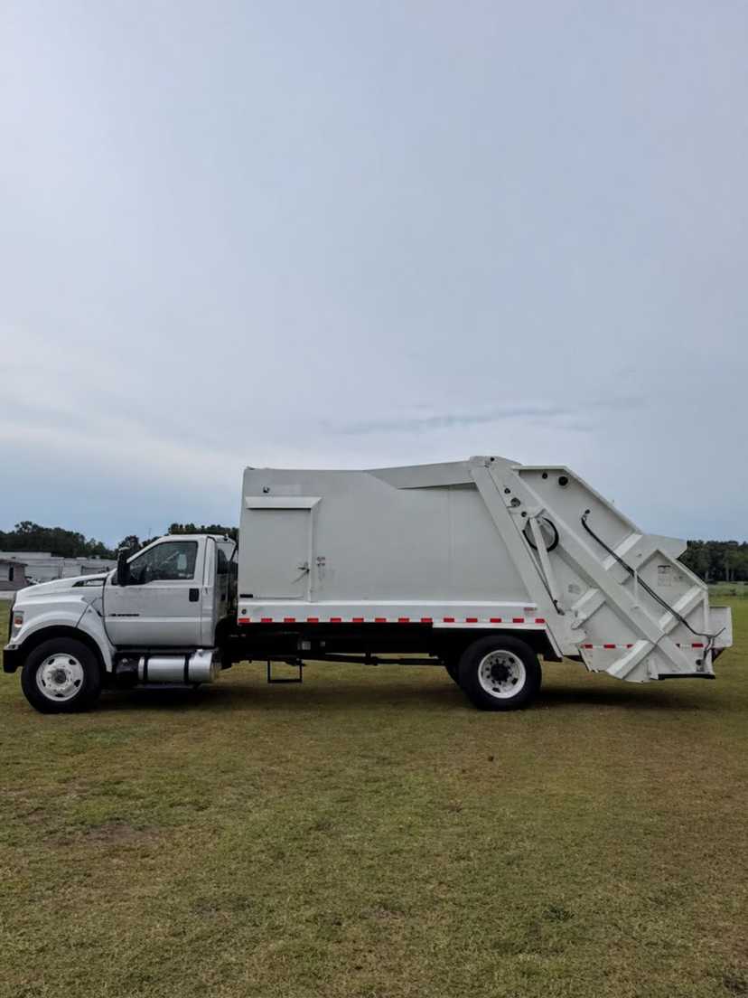 2017 Ford Pac-Mac Rear Loader — photo 4