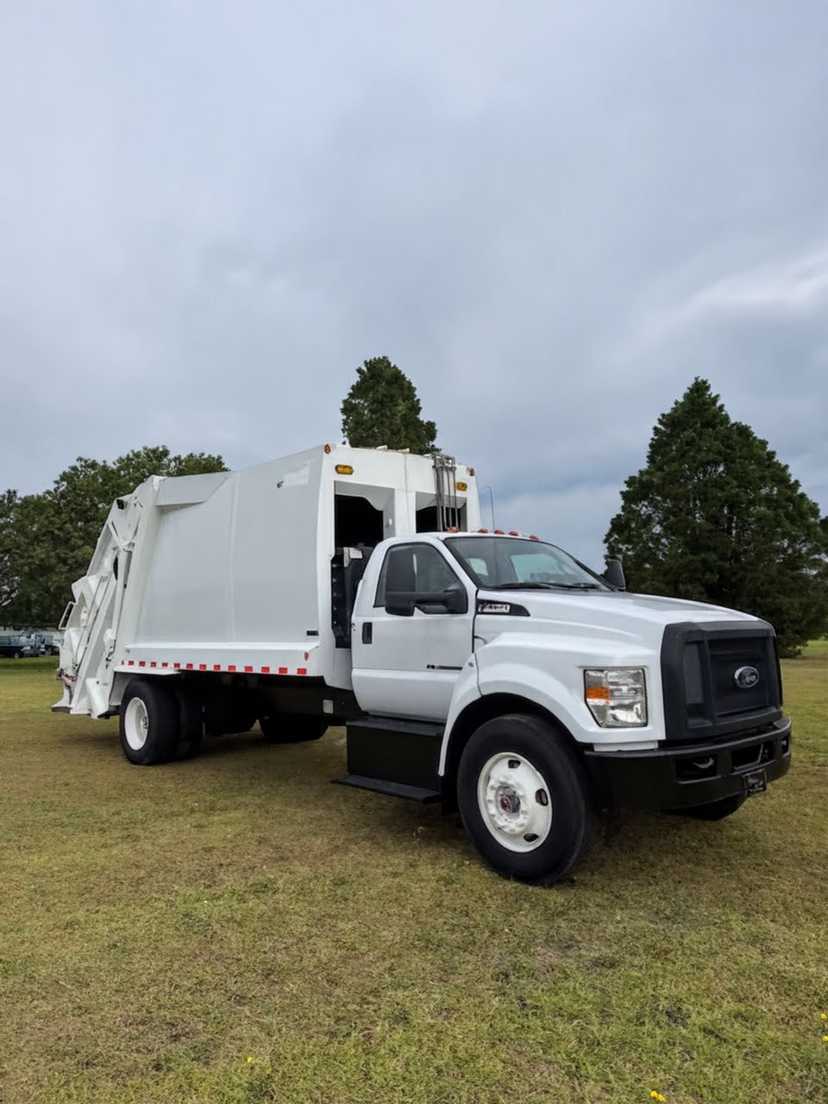 2017 Ford Pac-Mac Rear Loader — photo 3
