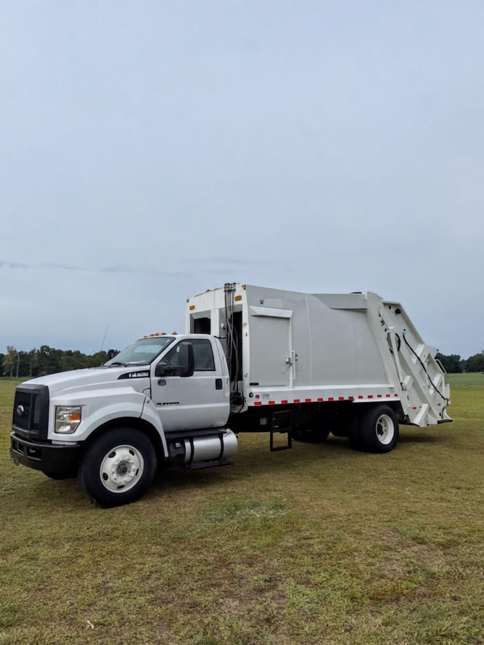 2017 Ford Pac-Mac Rear Loader - image 1