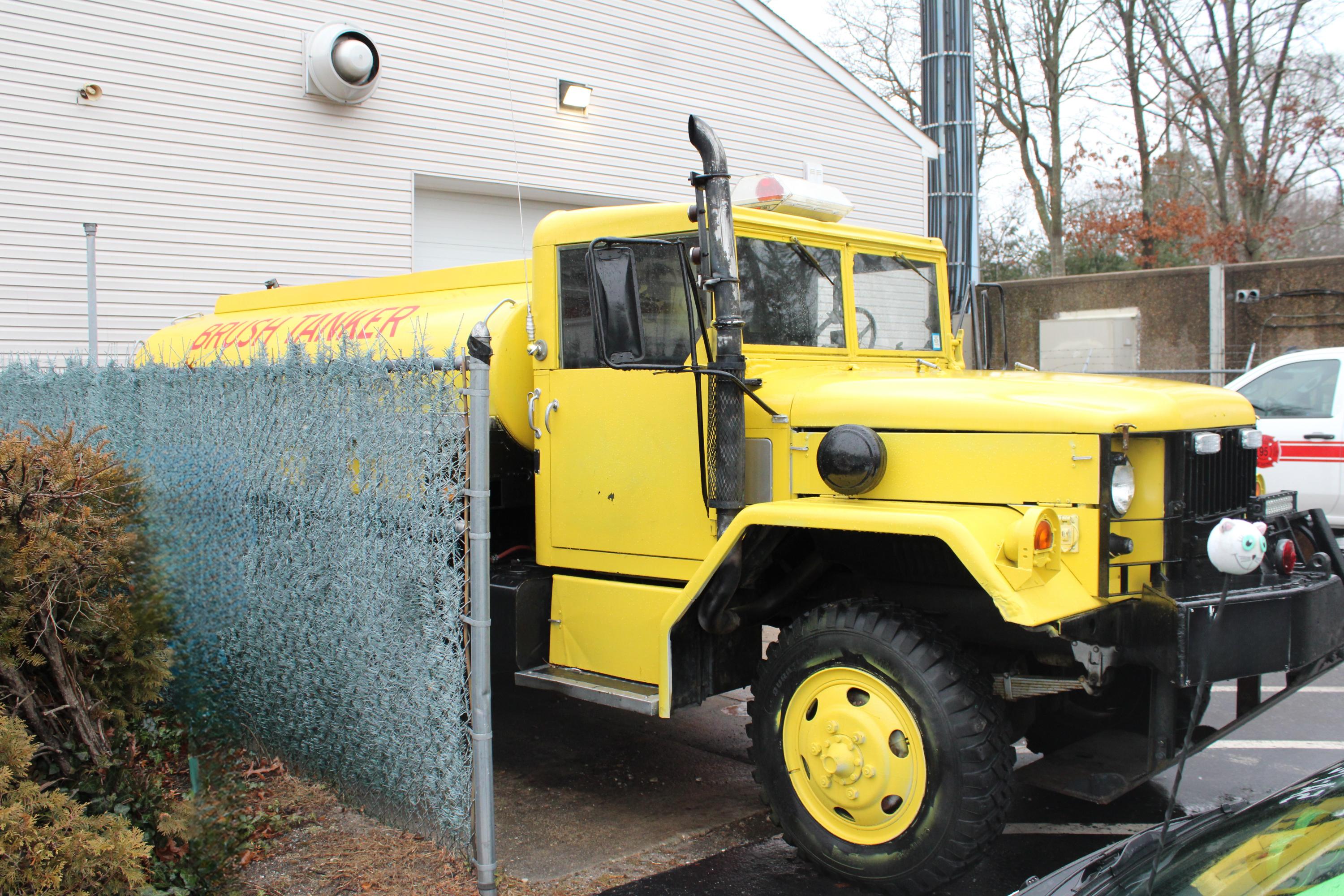 1984 Kaiser Brush Tanker - image 5