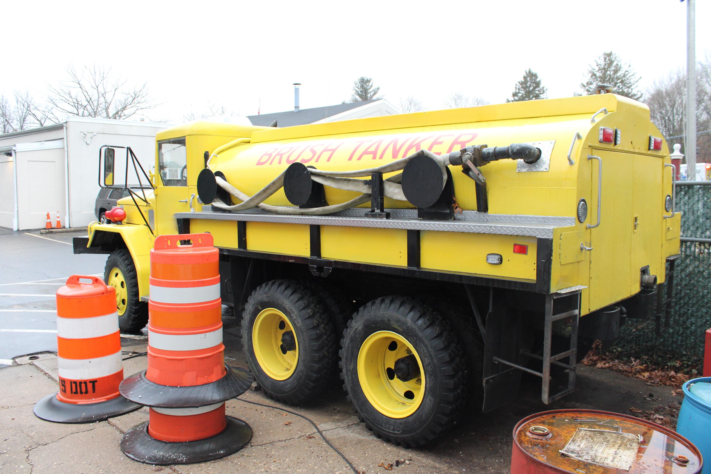 1984 Kaiser Brush Tanker - image 6