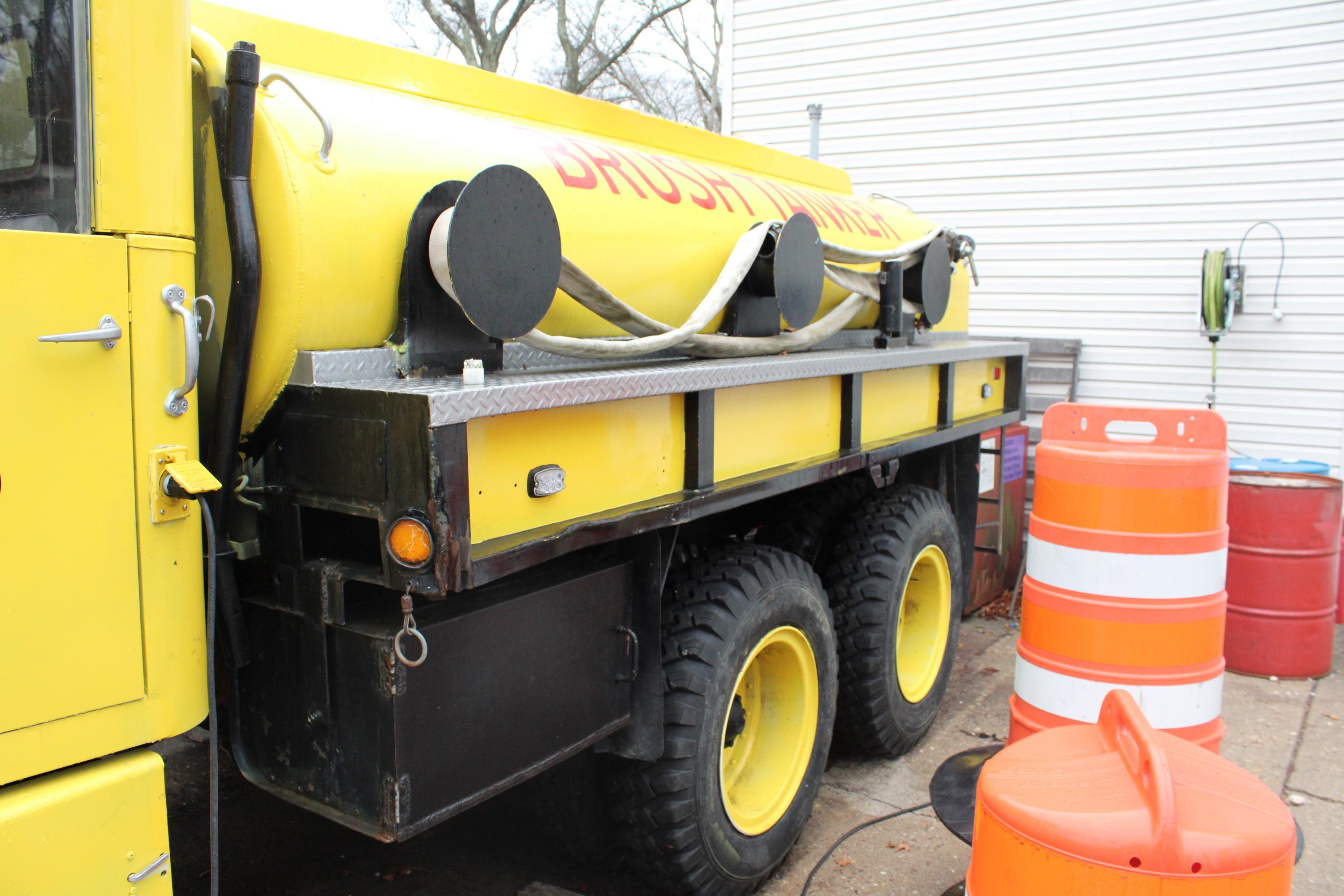 1984 Kaiser Brush Tanker - image 7