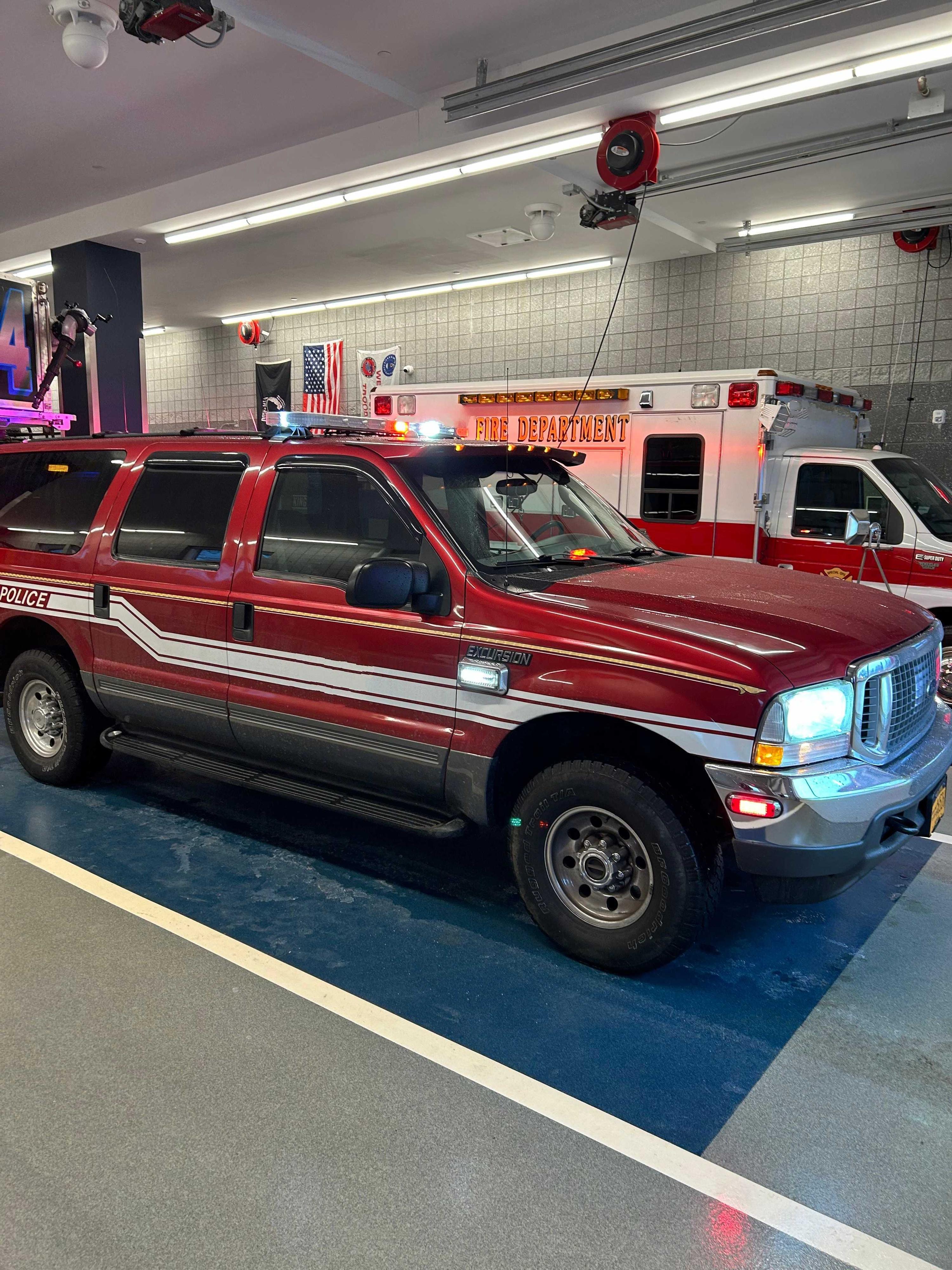 2003 Ford Excursion 4x4  - image 8