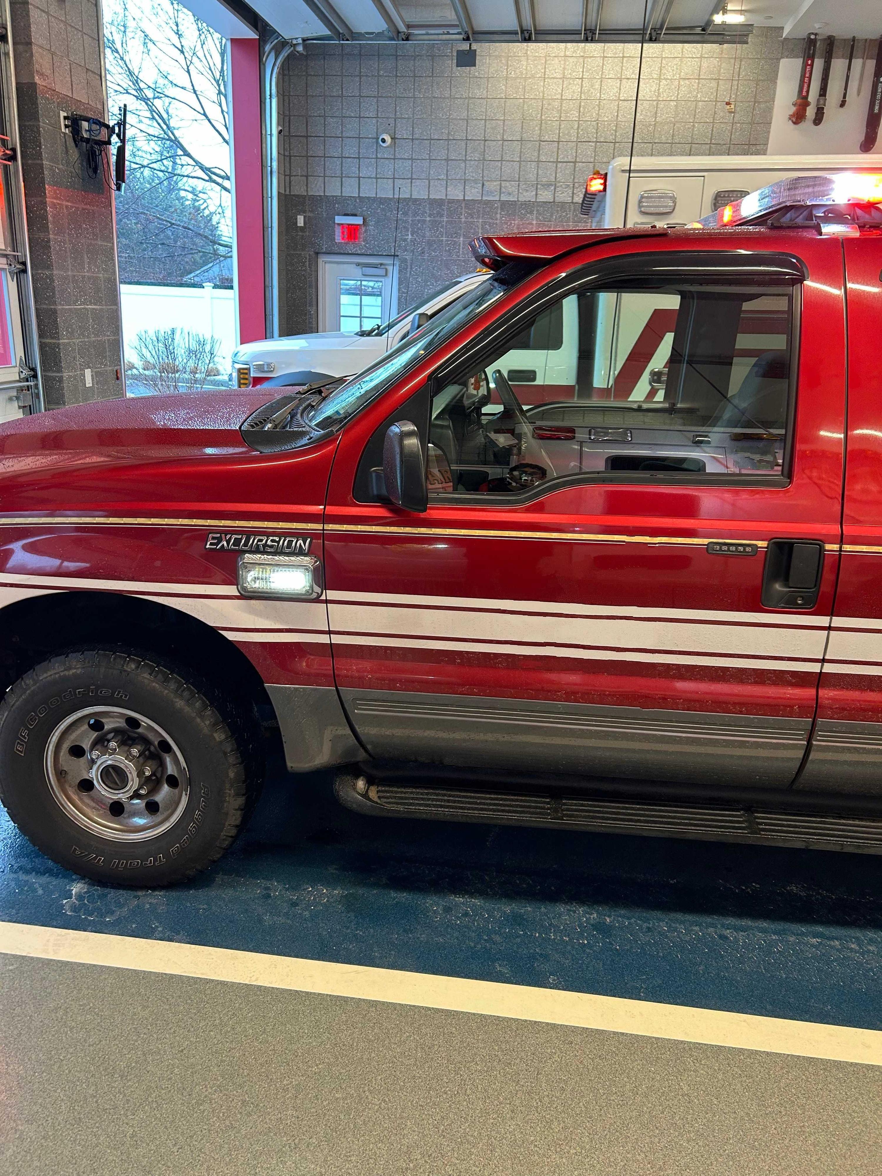 2003 Ford Excursion 4x4  - image 2