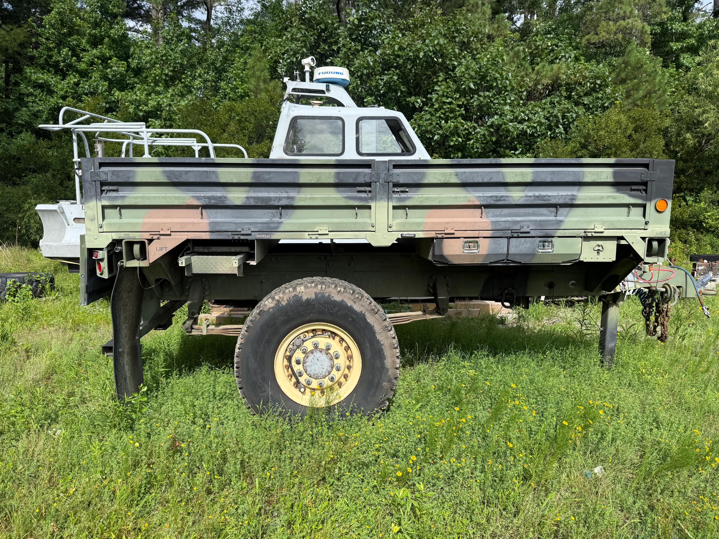 1995 Stewart & Stevenson M1079 4x4 Mobile Workshop with M1082 Military Cargo Trailer - image 10