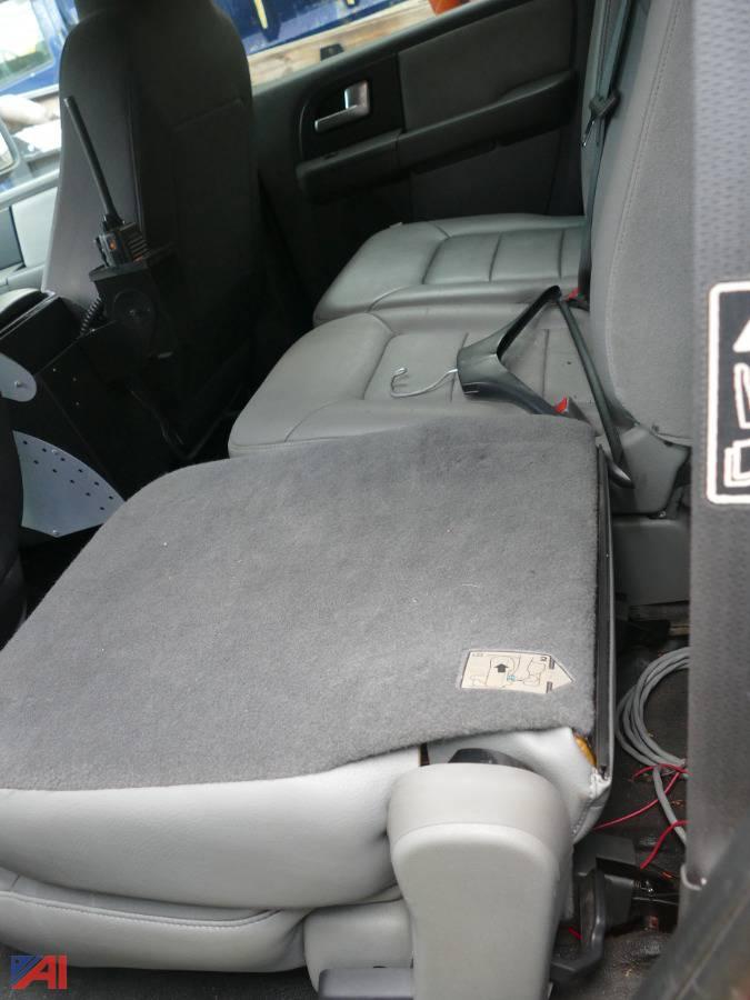 2003 Ford Expedition - image 6
